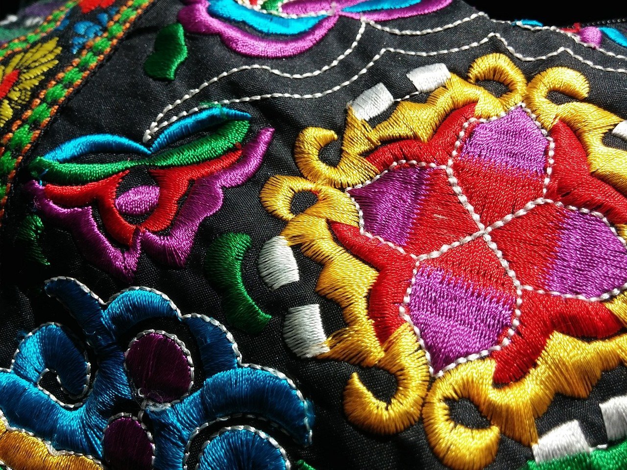 Texture and Dimension in Embroidery - doeraa