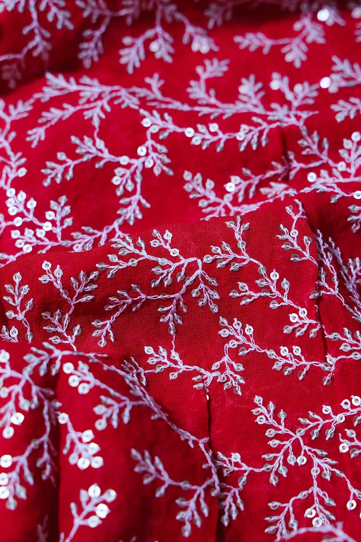 1.70 Meter Cut Piece Of White Thread With Gold Sequins Leafy Embroidery On Red Georgette Fabric - doeraa