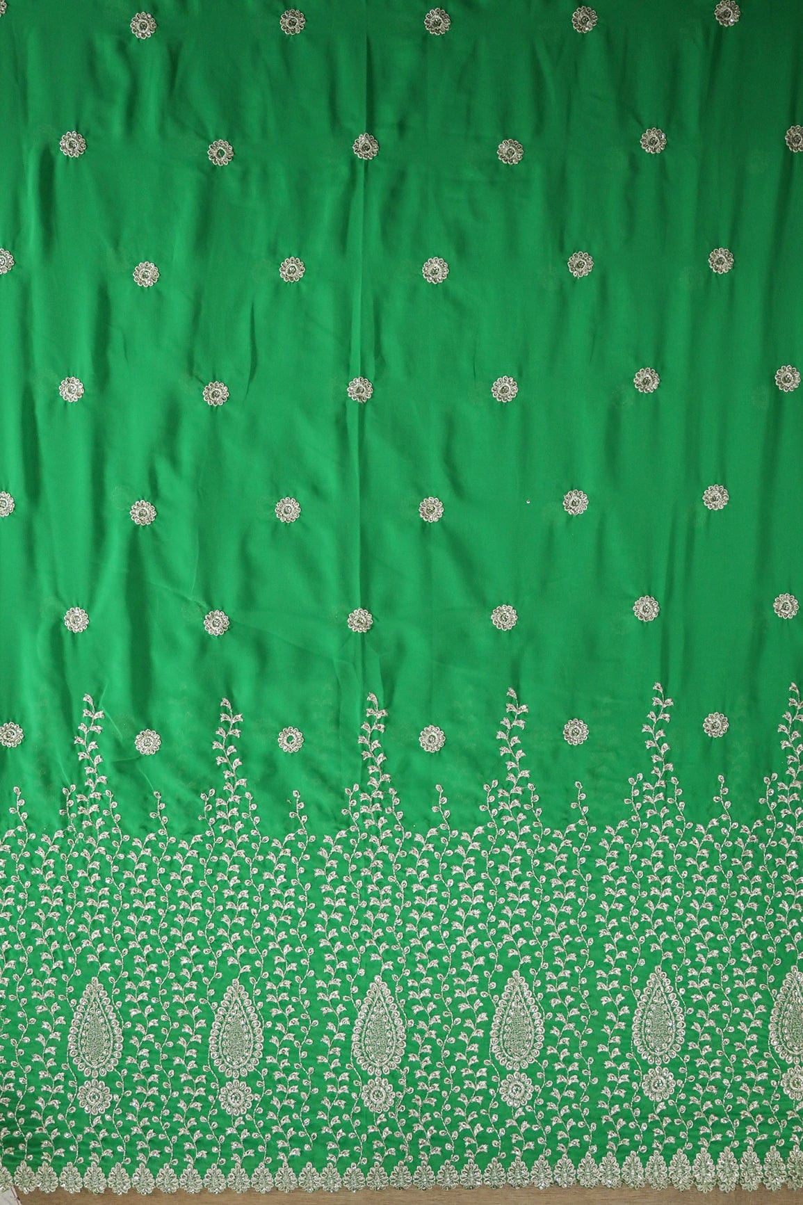 Big Width''56'' Silver Zari Leafy Embroidery Work On Green Georgette Fabric With Border - doeraa