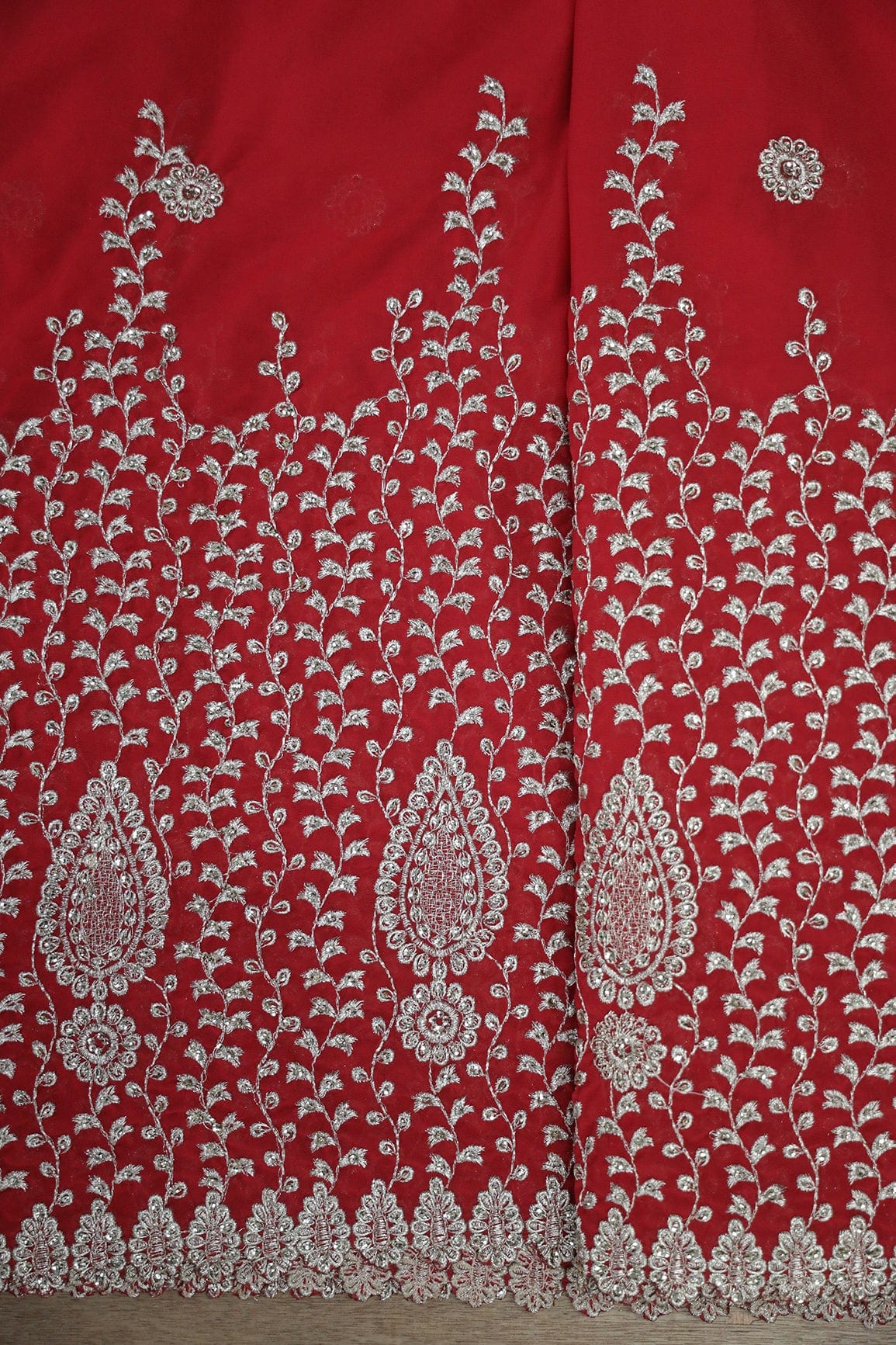 Big Width''56'' Silver Zari Leafy Embroidery Work On Red Georgette Fabric With Border - doeraa