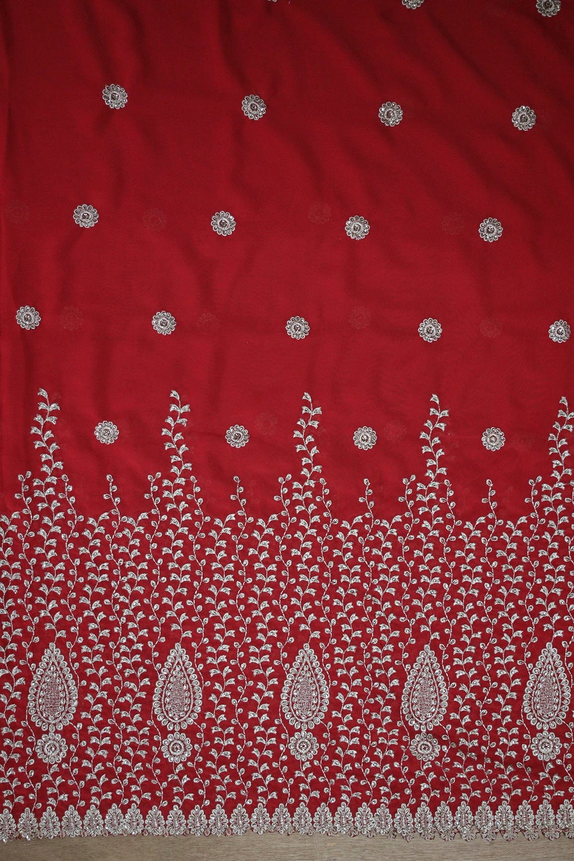Big Width''56'' Silver Zari Leafy Embroidery Work On Red Georgette Fabric With Border - doeraa