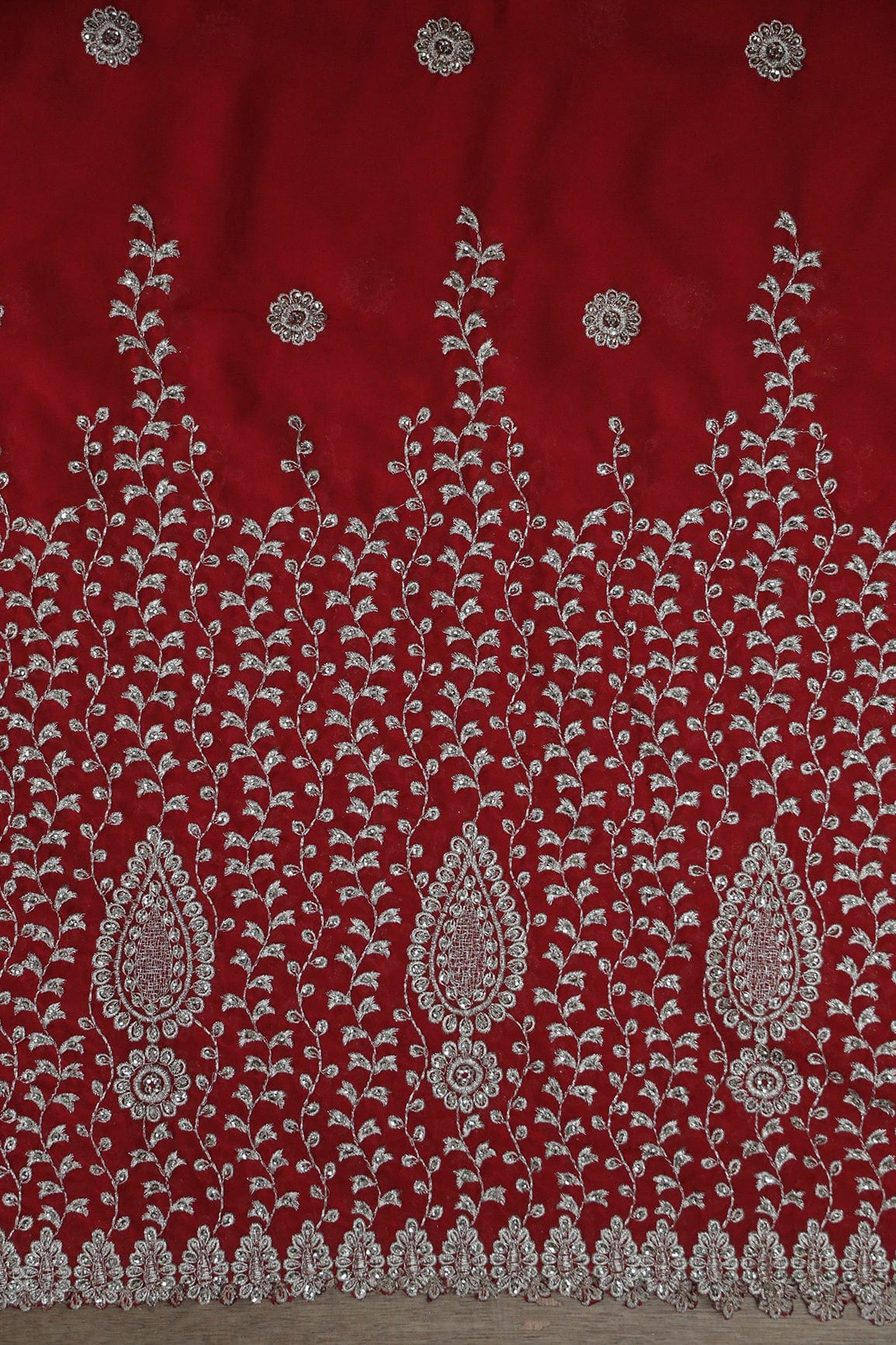 Big Width''56'' Silver Zari Leafy Embroidery Work On Red Georgette Fabric With Border - doeraa