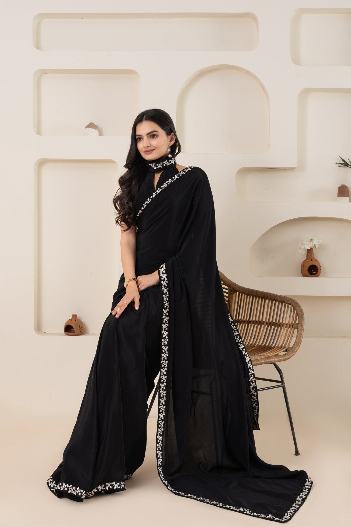 Black Pure Viscose Crepe Saree Set With Border (Saree With Blouse Piece) - doeraa