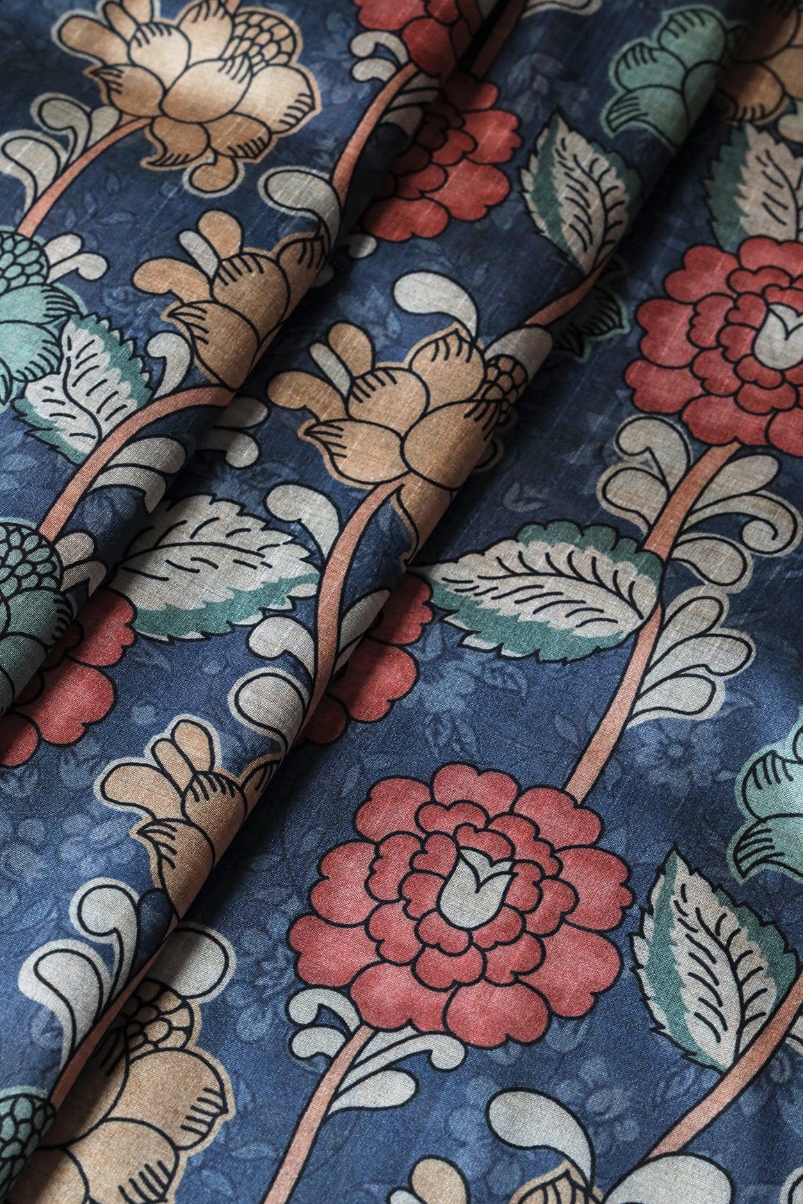 Blue And Red Floral Pattern Digital Print On Mulberry Silk Fabric - doeraa