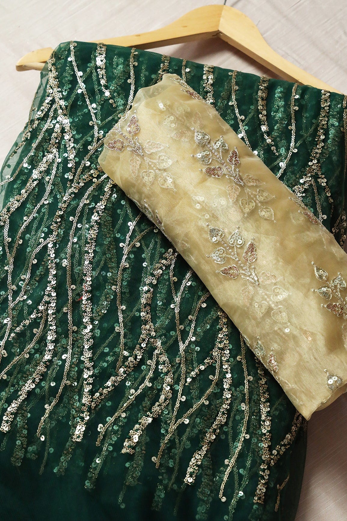 Bottle Green And Beige Saree set (2 Piece) - doeraa