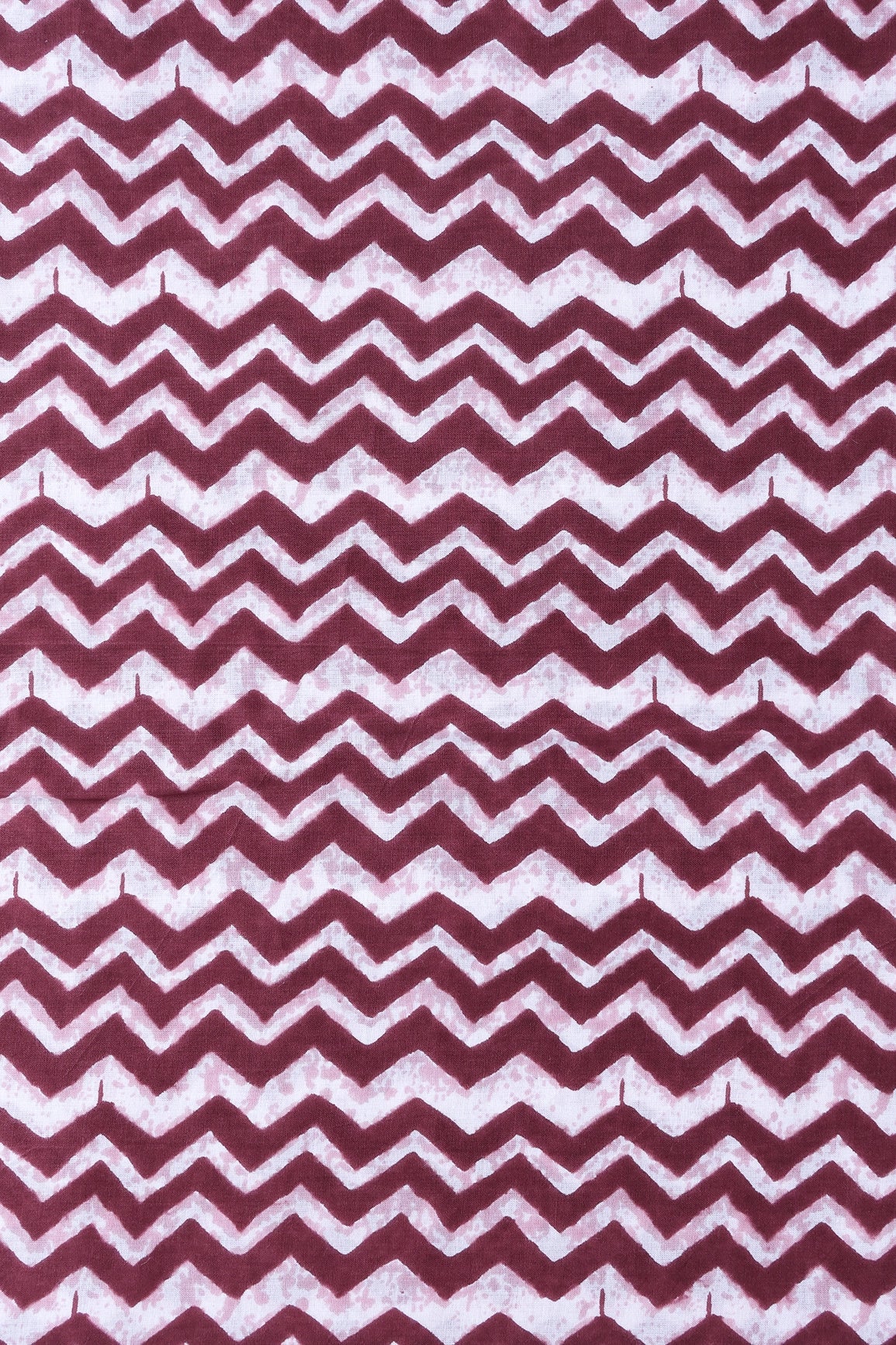 Maroon And Off White Chevron Print On Pure Cotton Fabric - doeraa