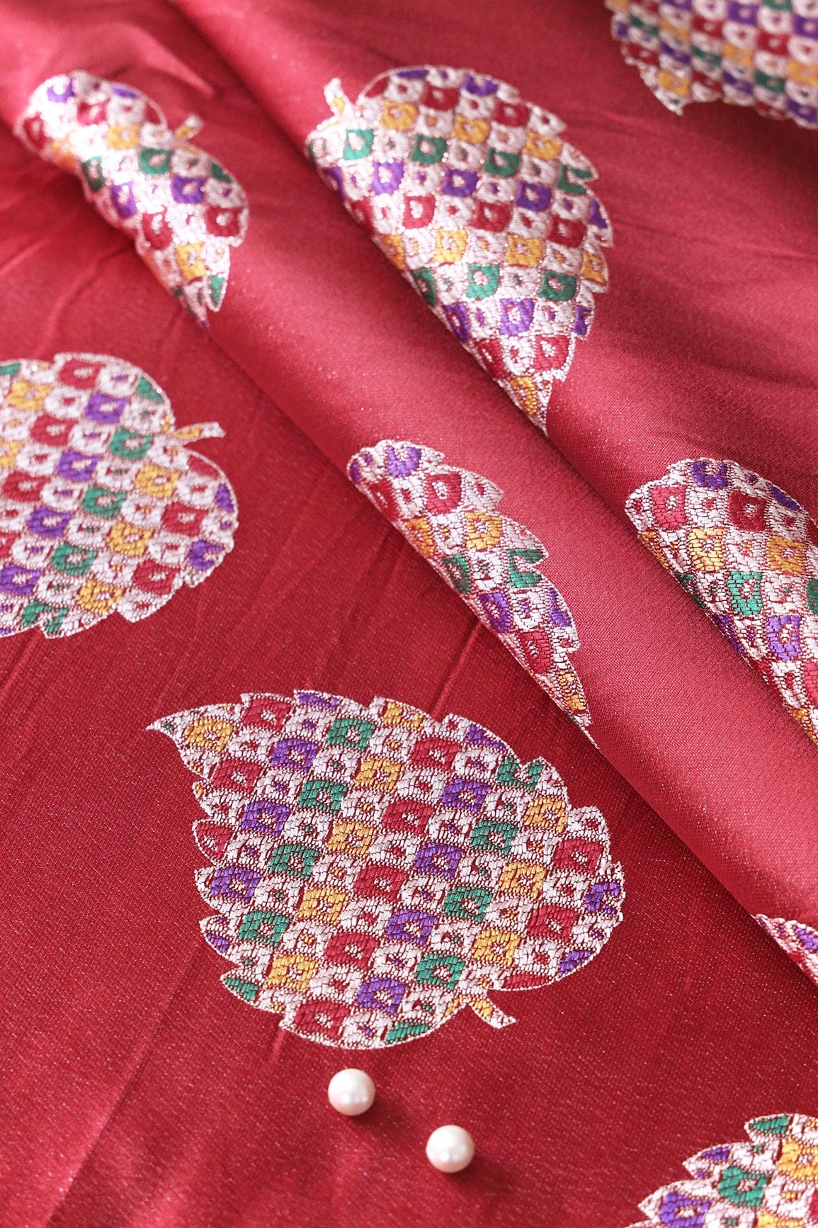 Maroon Leafy Silk Satin Jute Banarasi Jacquard Fabric - doeraa