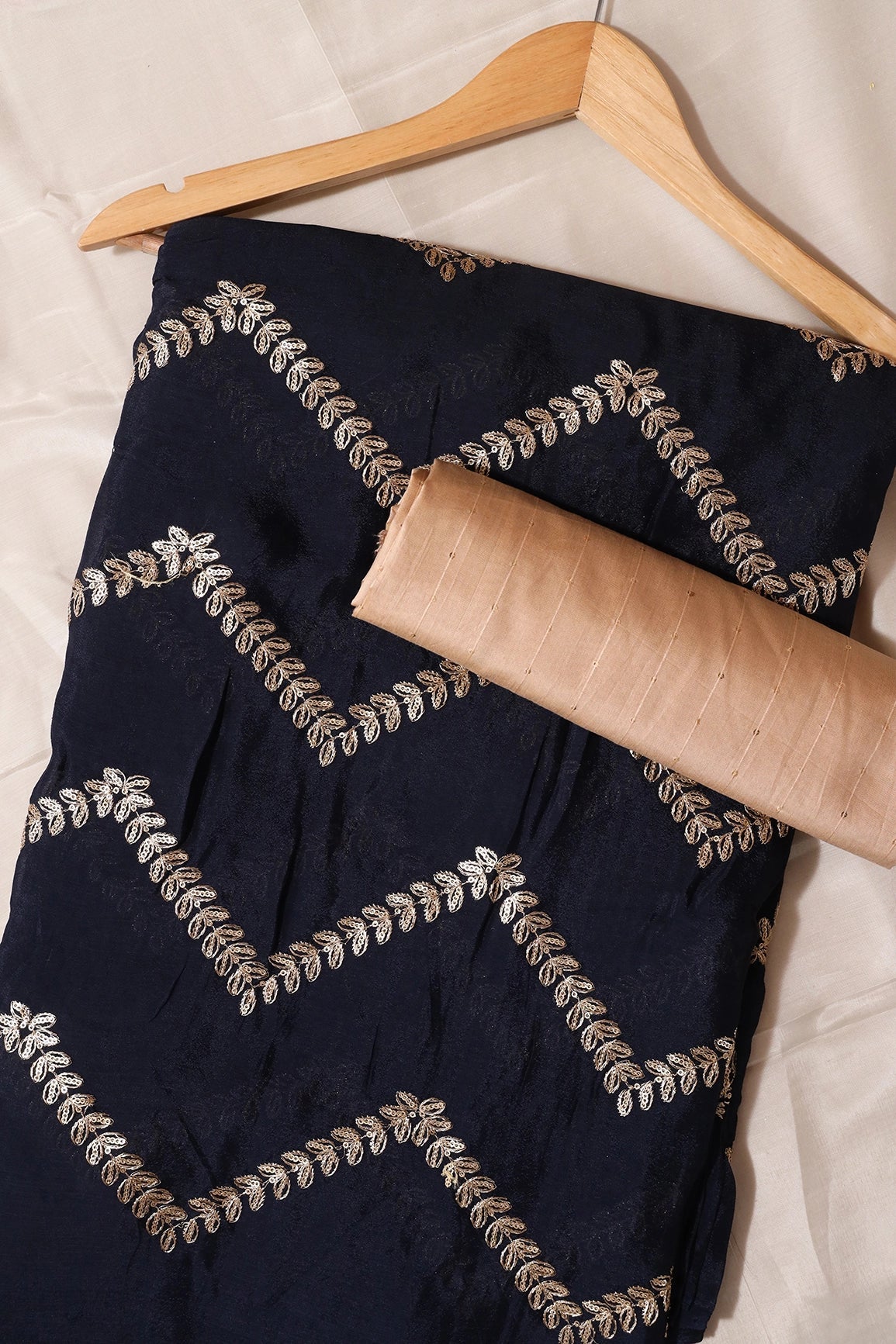 Navy Blue And Beige Saree Set (2 Piece) - doeraa