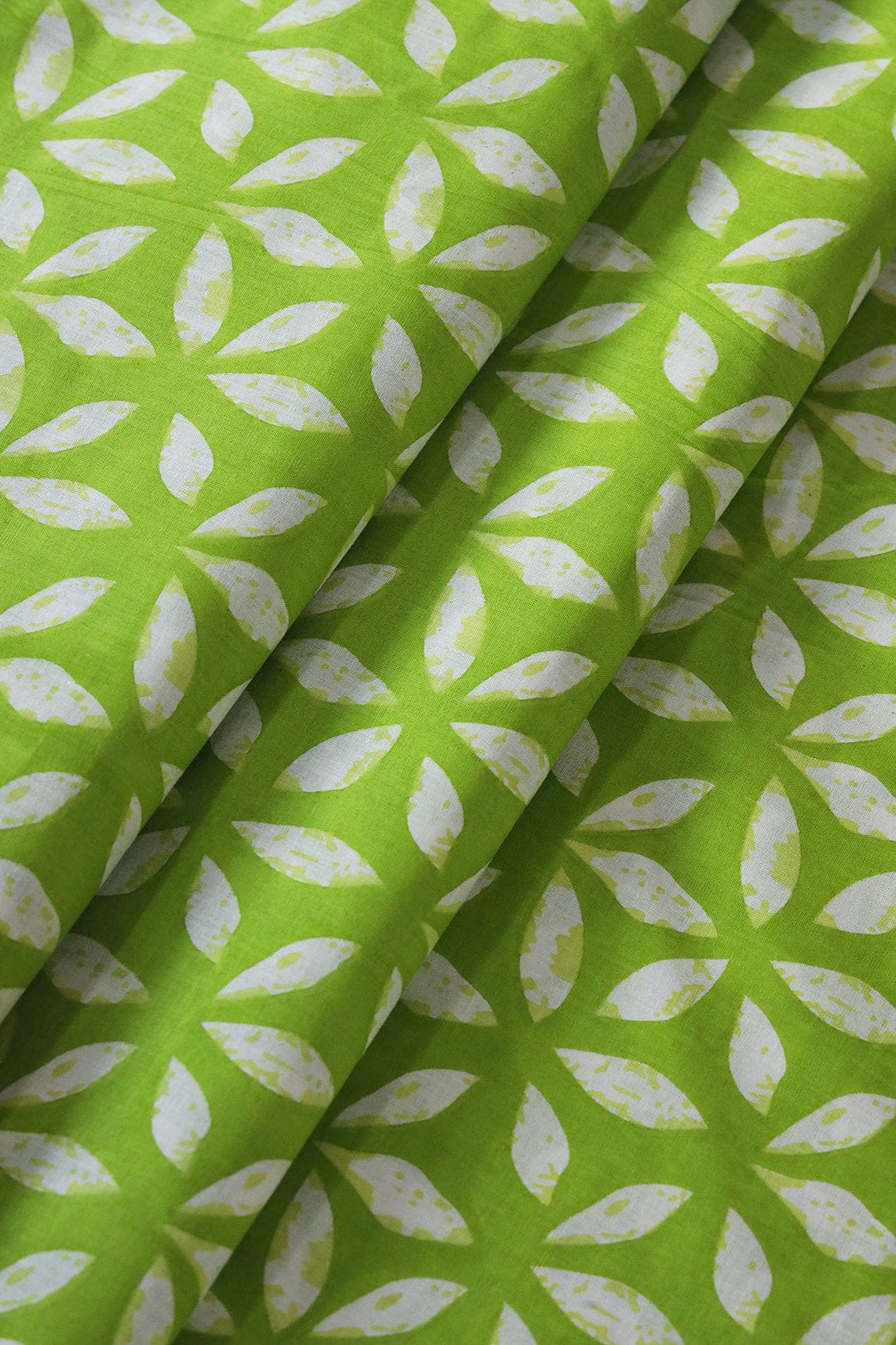 Parrot Green And White Leafy pattern Print On Pure Cotton Fabric - doeraa
