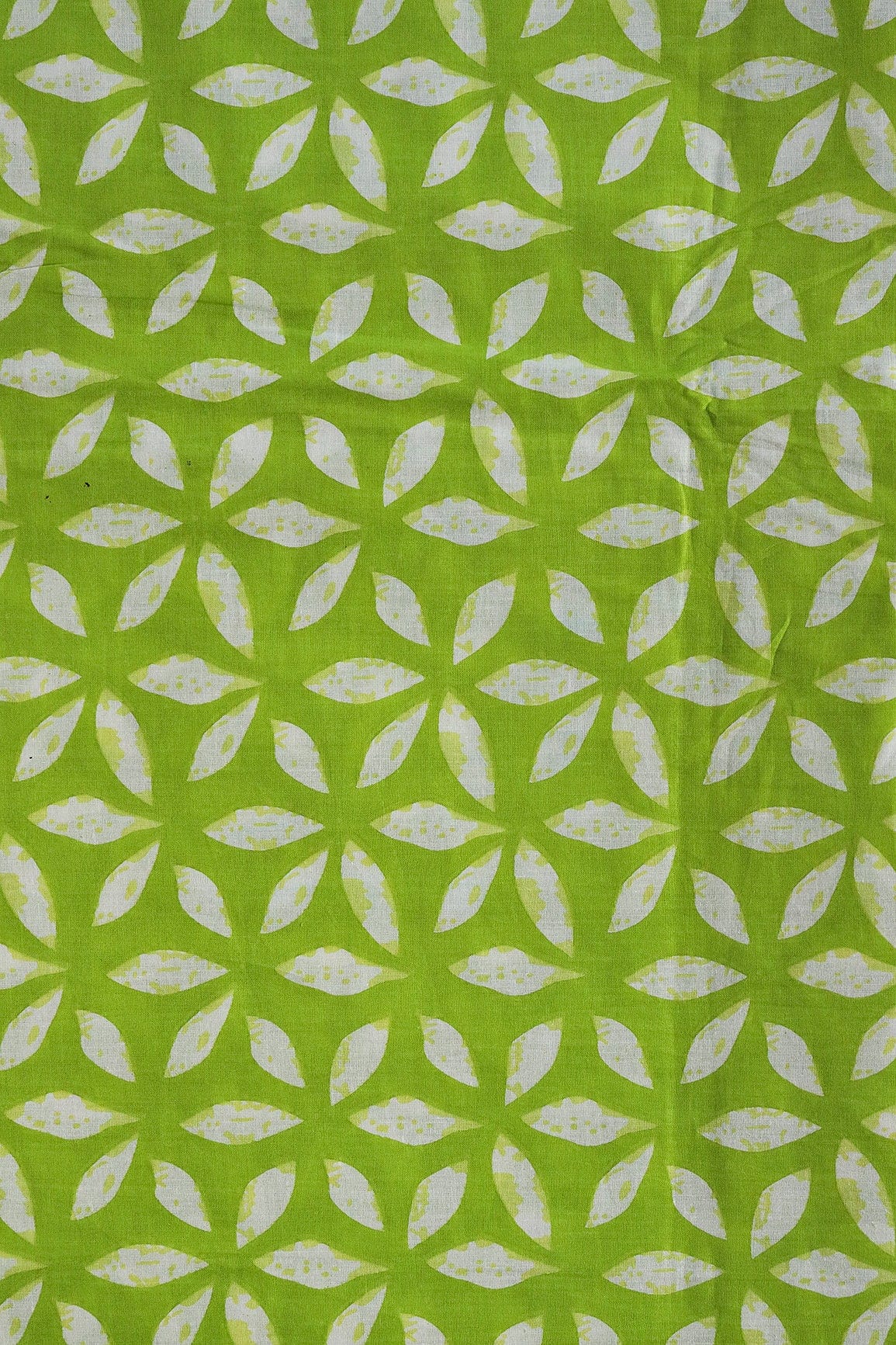 Parrot Green And White Leafy pattern Print On Pure Cotton Fabric - doeraa