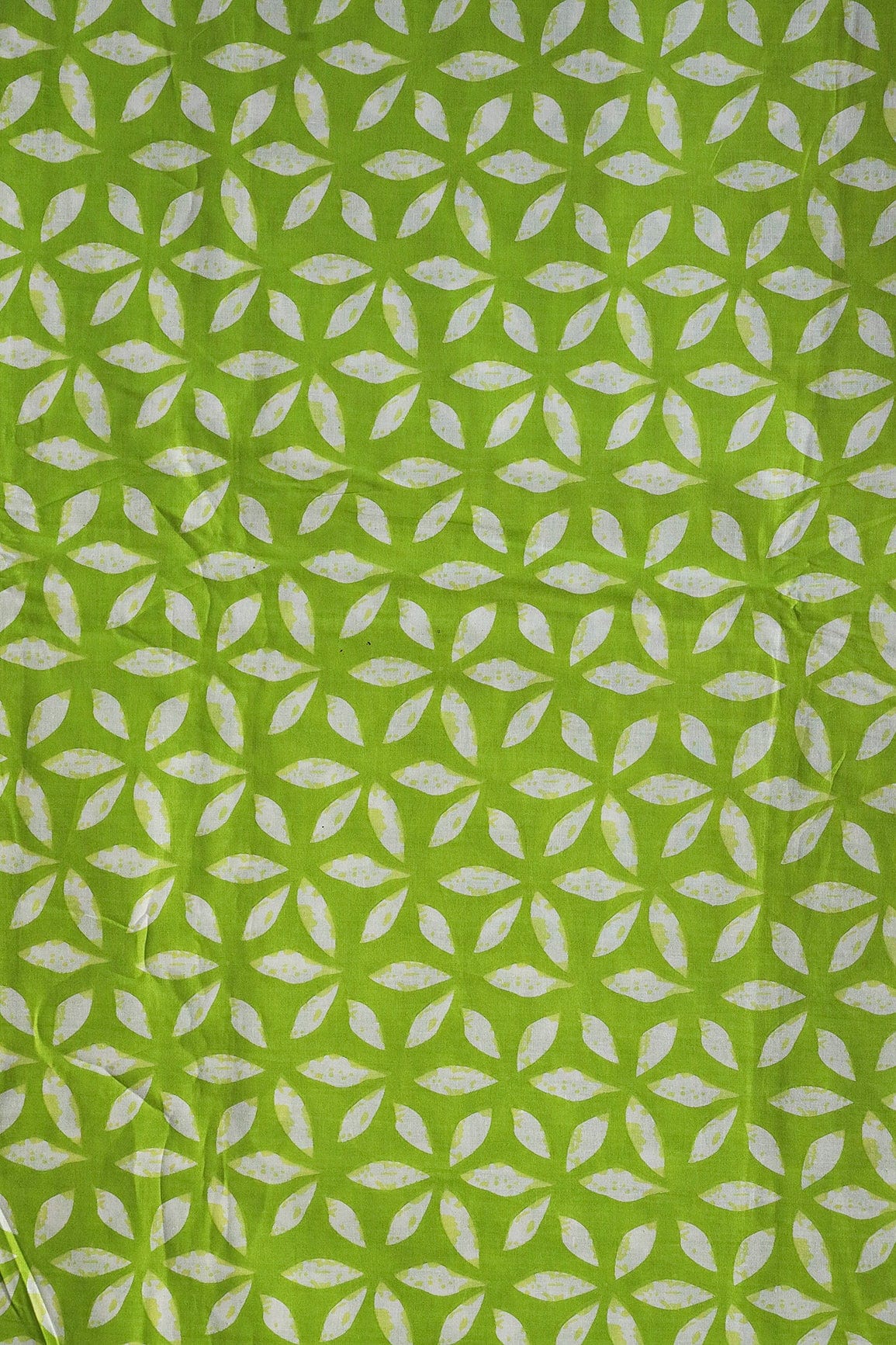 Parrot Green And White Leafy pattern Print On Pure Cotton Fabric - doeraa