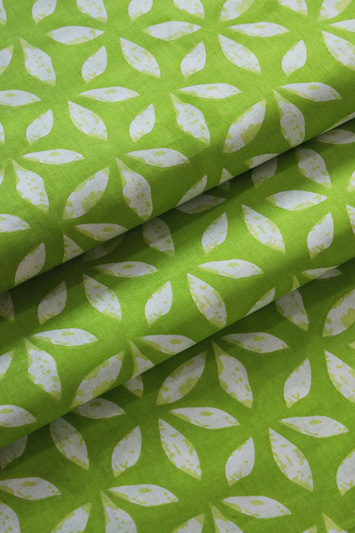 Parrot Green And White Leafy pattern Print On Pure Cotton Fabric - doeraa