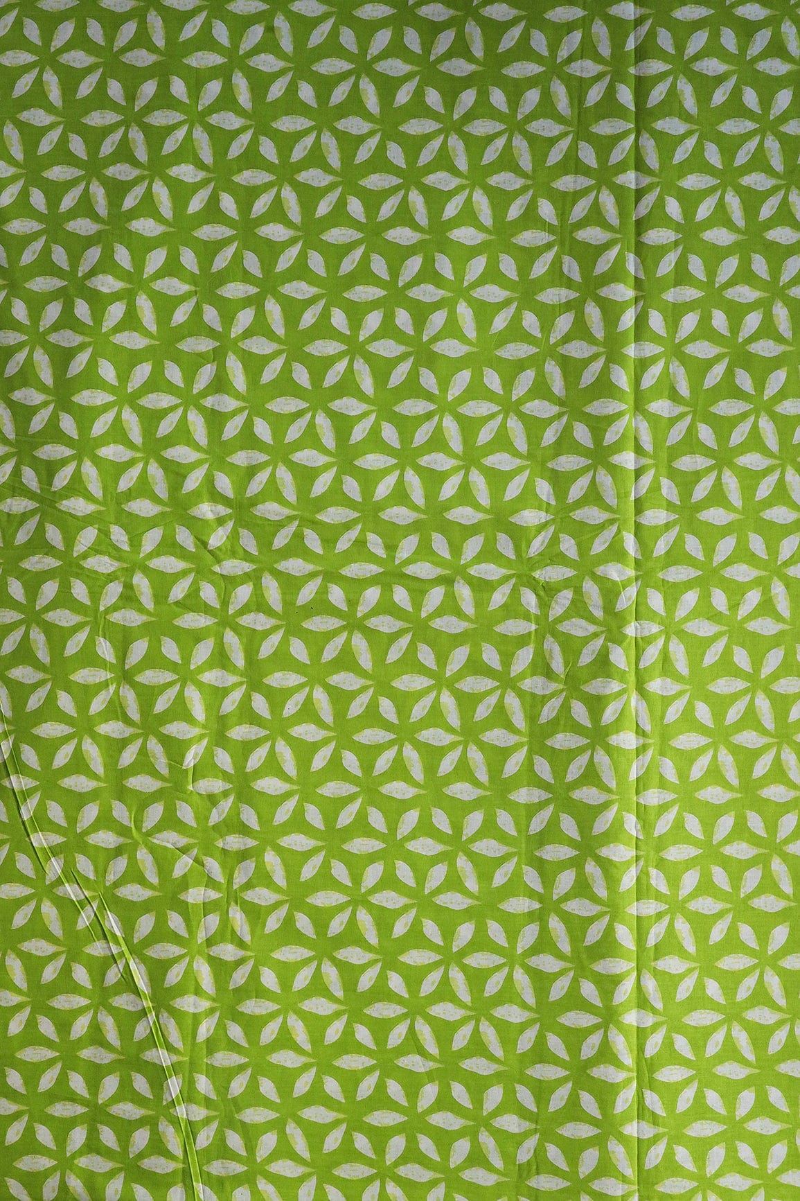Parrot Green And White Leafy pattern Print On Pure Cotton Fabric - doeraa