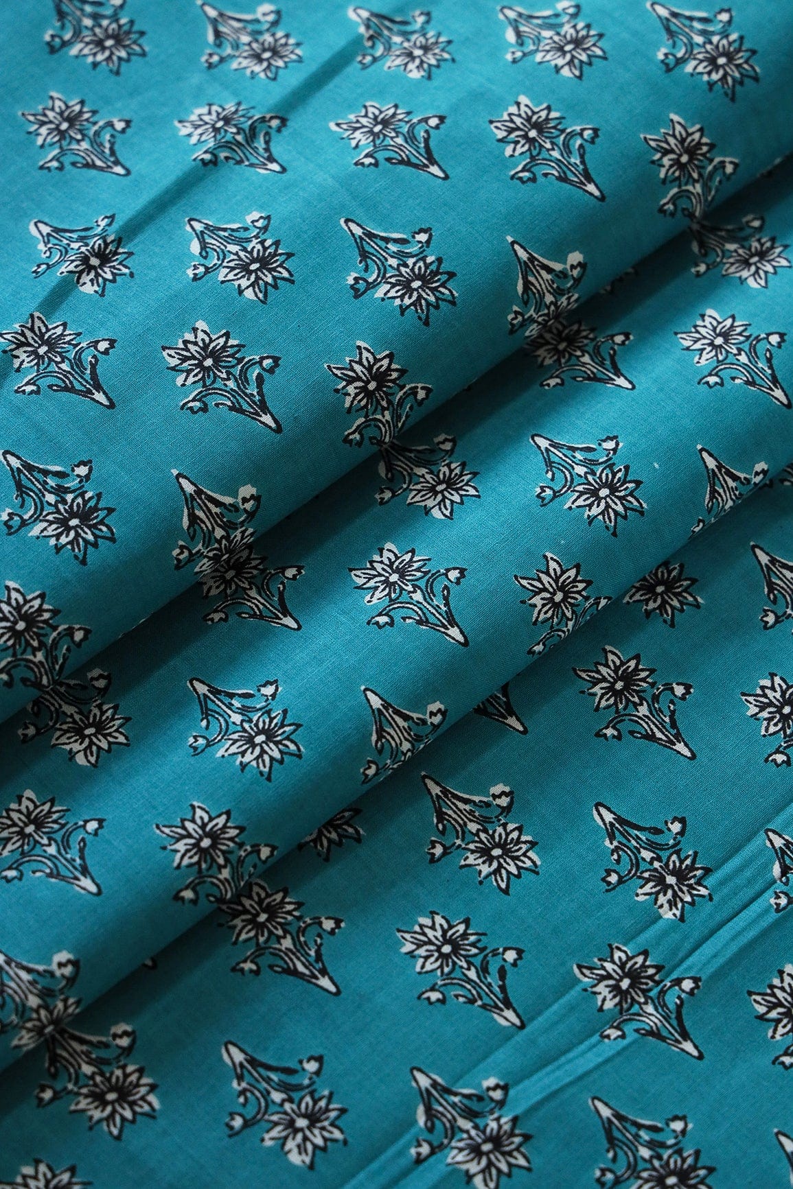 Rama Blue And White Floral Print On Pure Cotton Fabric - doeraa