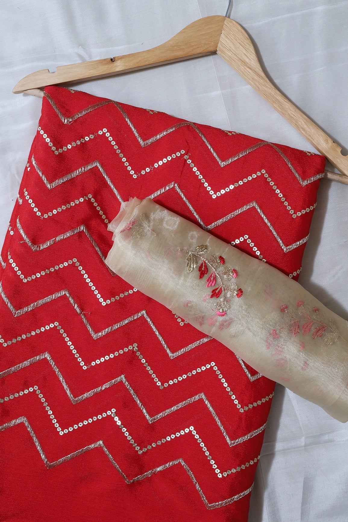 Red And Beige Saree Set (2 Piece) - doeraa