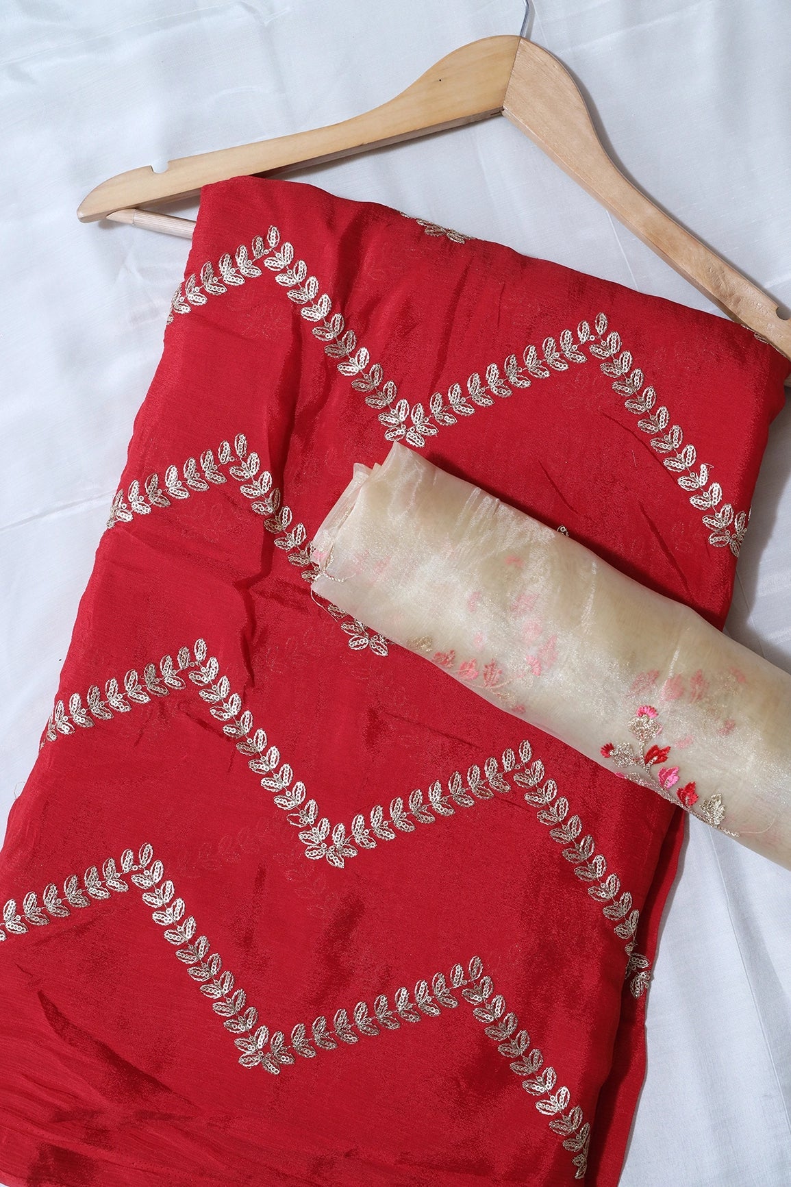 Red And Beige Saree Set (2 Piece) - doeraa