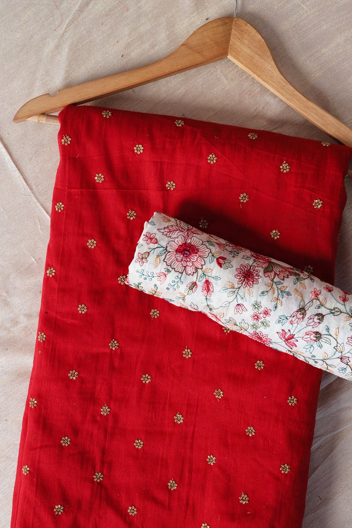 Red And White Saree Set (2 Piece) - doeraa