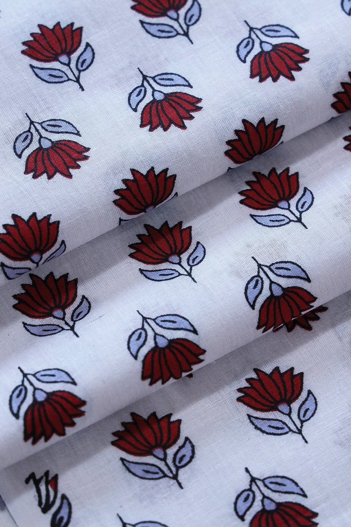 Red Floral Pattern Print On White Pure Cotton Fabric - doeraa