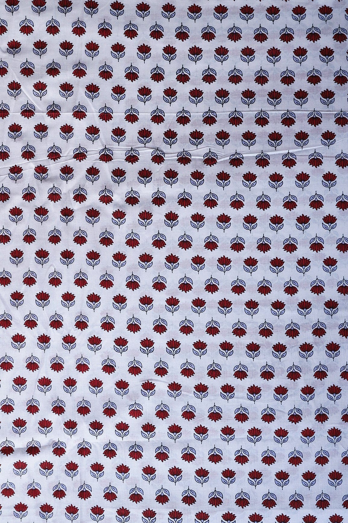 Red Floral Pattern Print On White Pure Cotton Fabric - doeraa