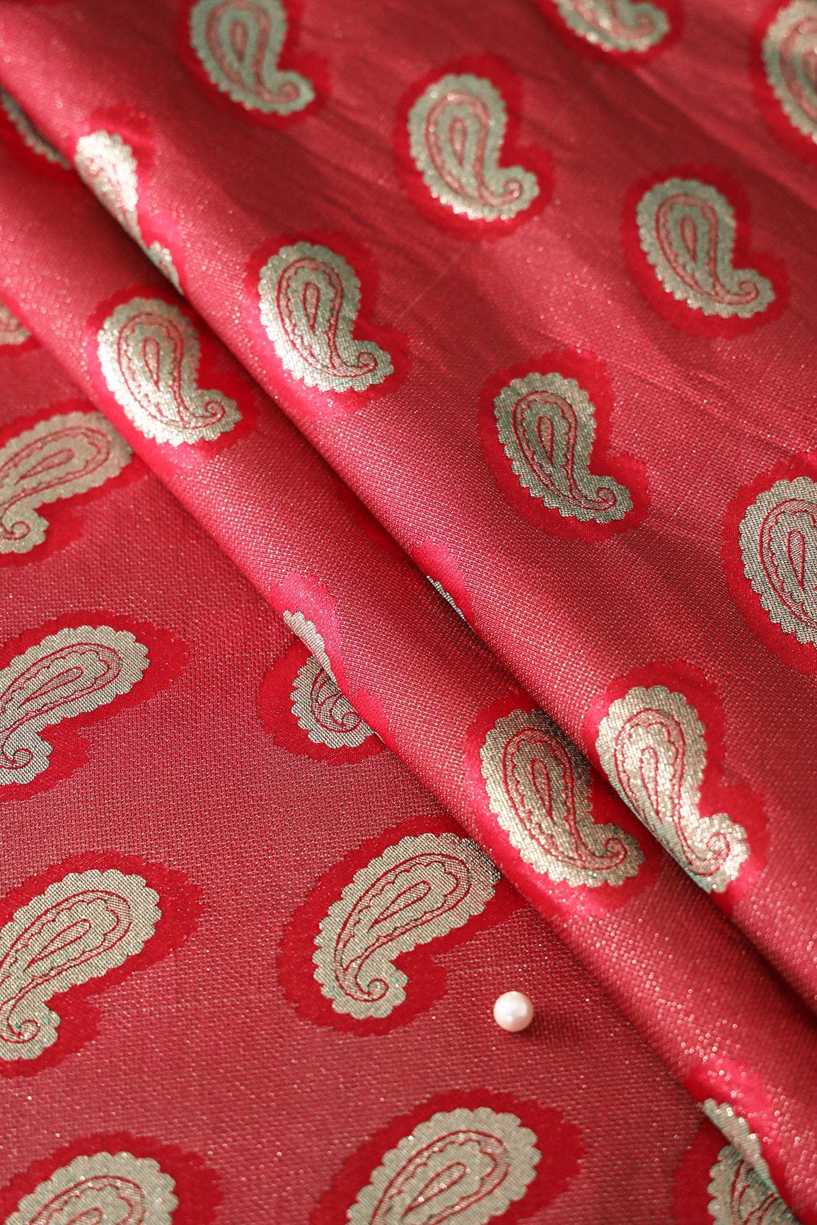 Red Paisley Jute Banarasi Gold Zari Jacquard Fabric - doeraa