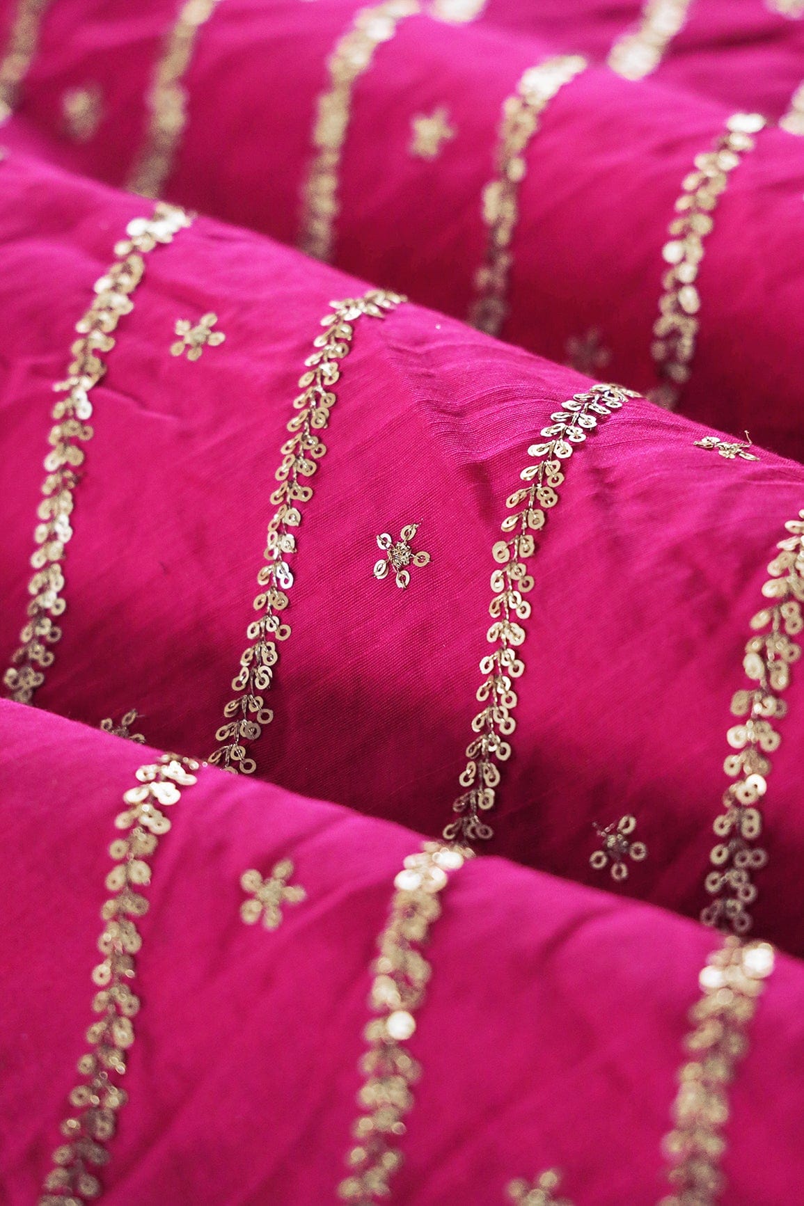 Russian Olive And Fuchsia Saree Set (2 Piece) - doeraa