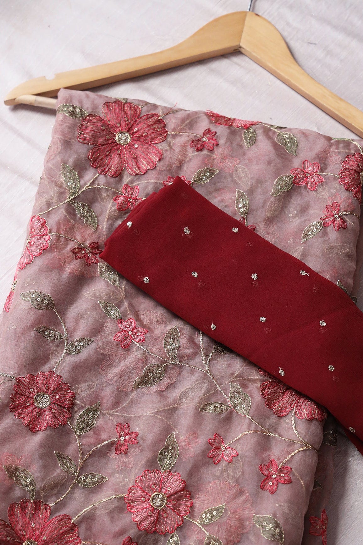 Salmon Pink And Maroon Saree set (2 Piece) - doeraa