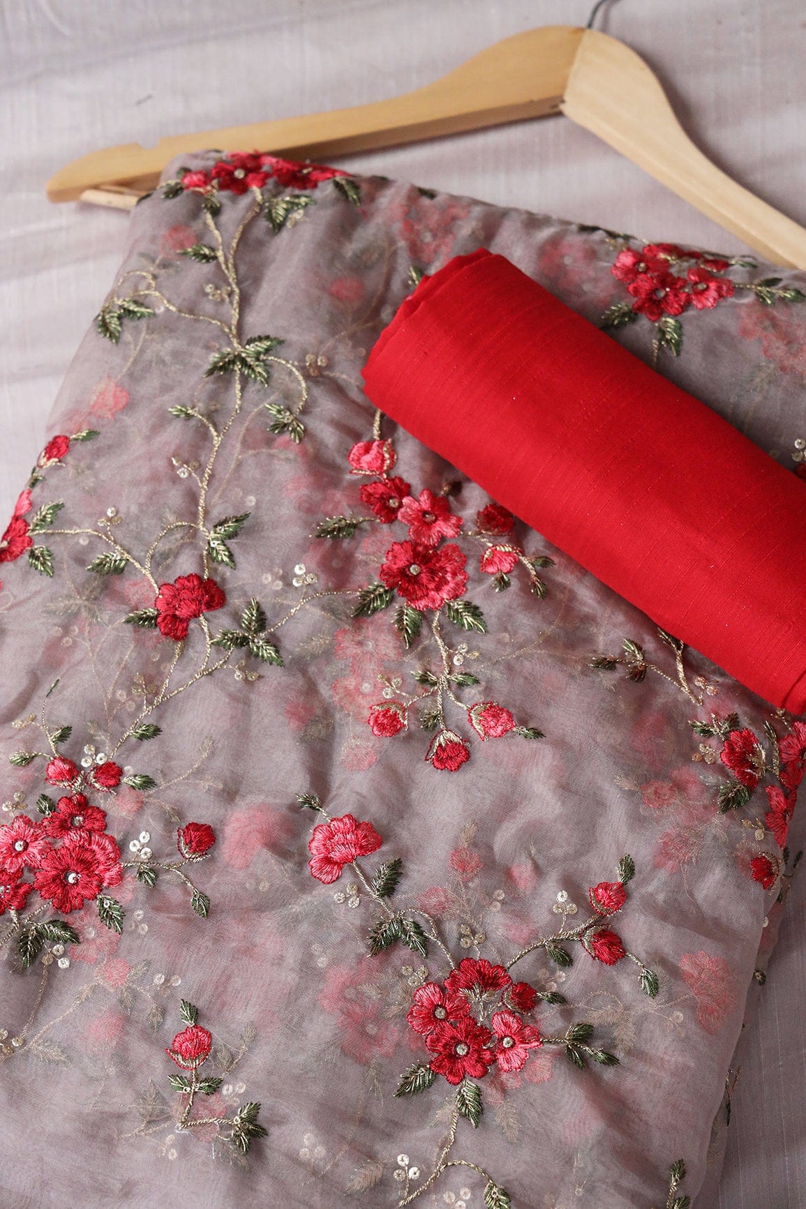 Salmon Pink And Red Saree set (2 Piece) - doeraa