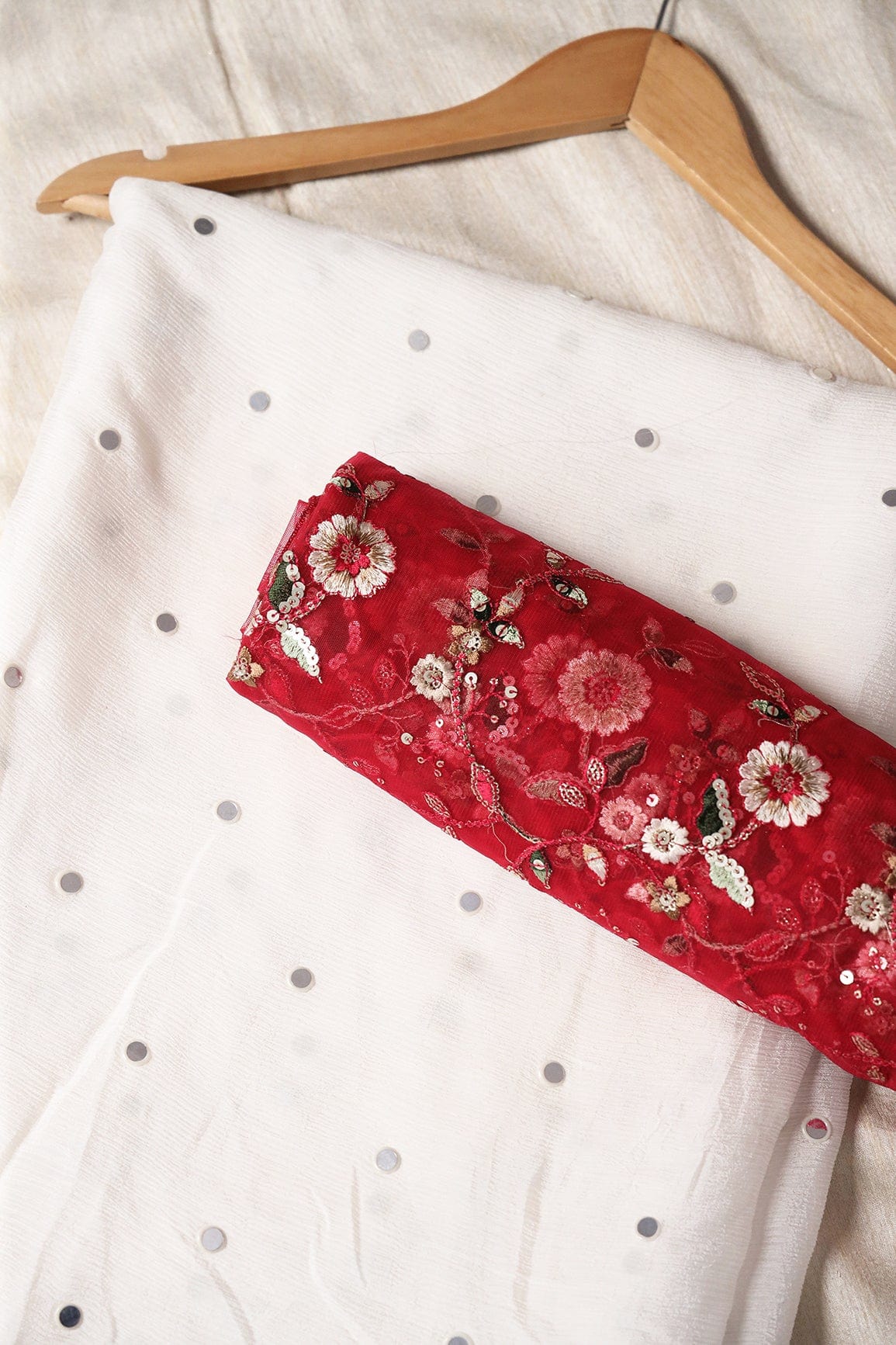 White And Red Saree Set (2 Piece) - doeraa