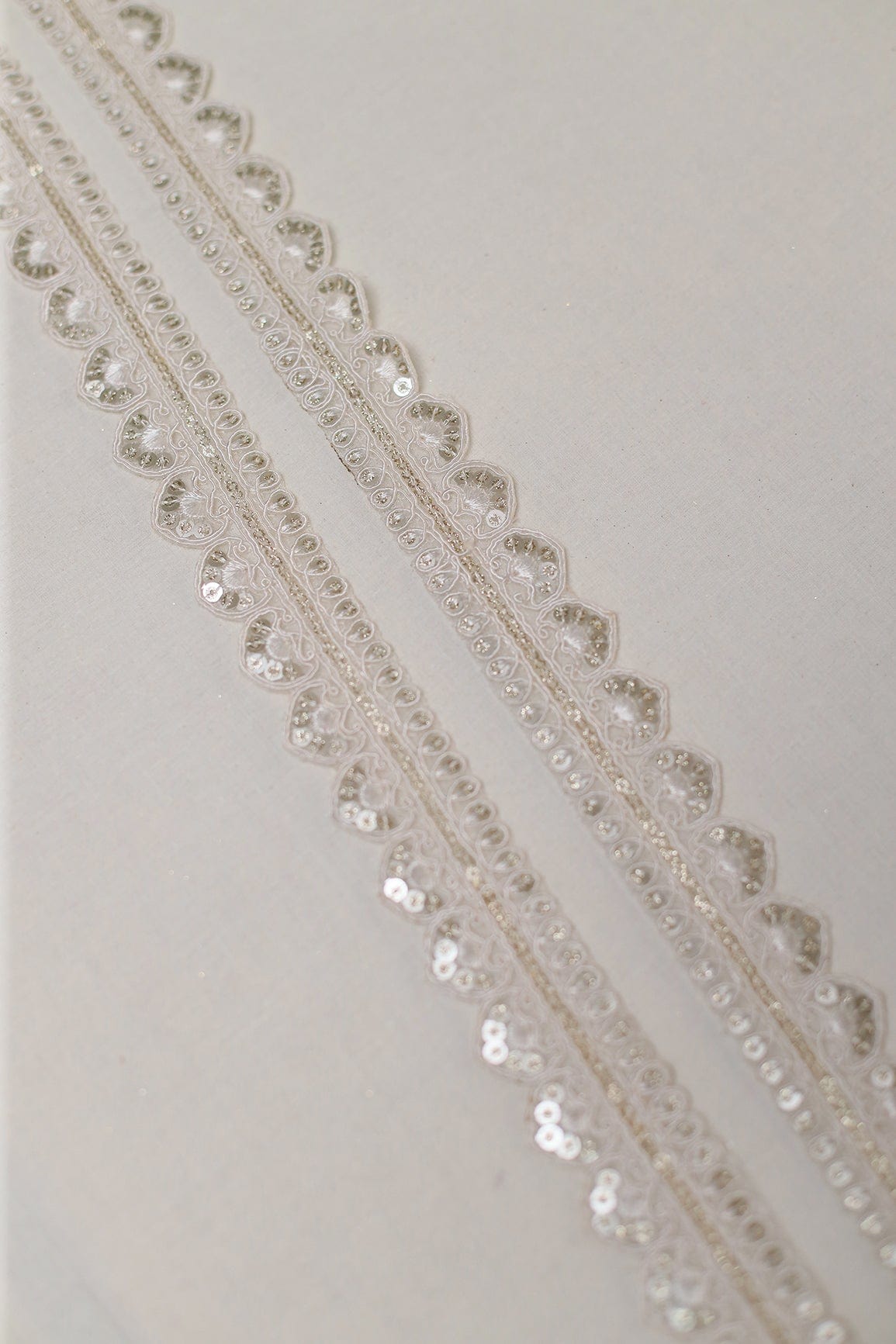 White Thread With Water Sequins Embroidered Scallop Lace (9 Meters) - doeraa