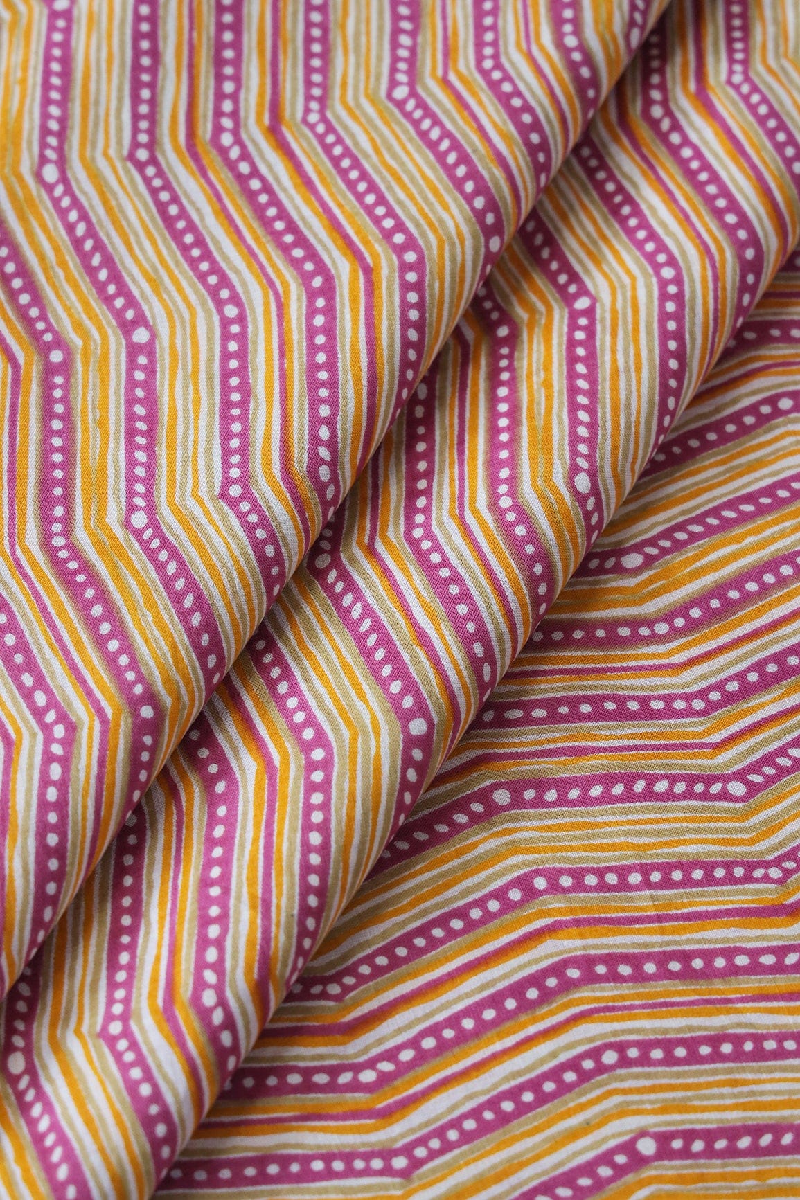 Yellow And Violet Chevron Print On Pure Cotton Fabric - doeraa