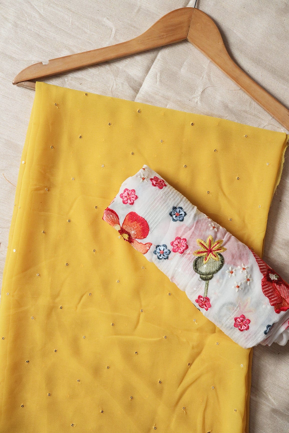 Yellow And White Saree set (2 Piece) - doeraa