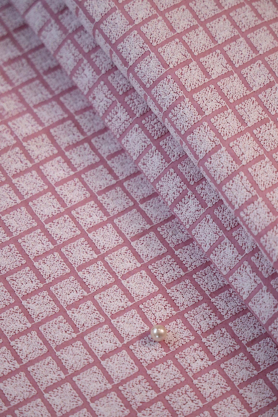 doeraa Embroidery Fabrics White Thread Heavy Checks Embroidery On Pink Soft Cotton Fabric