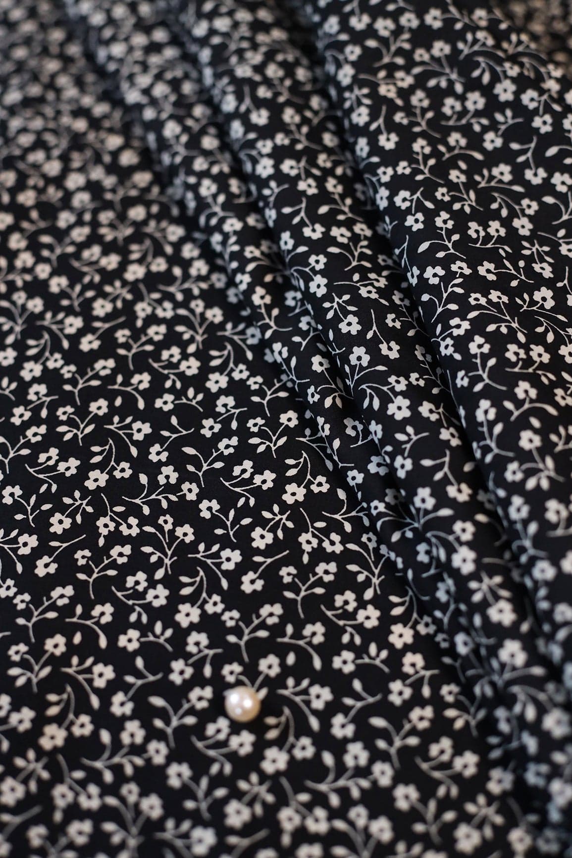 doeraa Prints Big Width "56" White Small Floral Digital Print On Black Crepe Satin Fabric