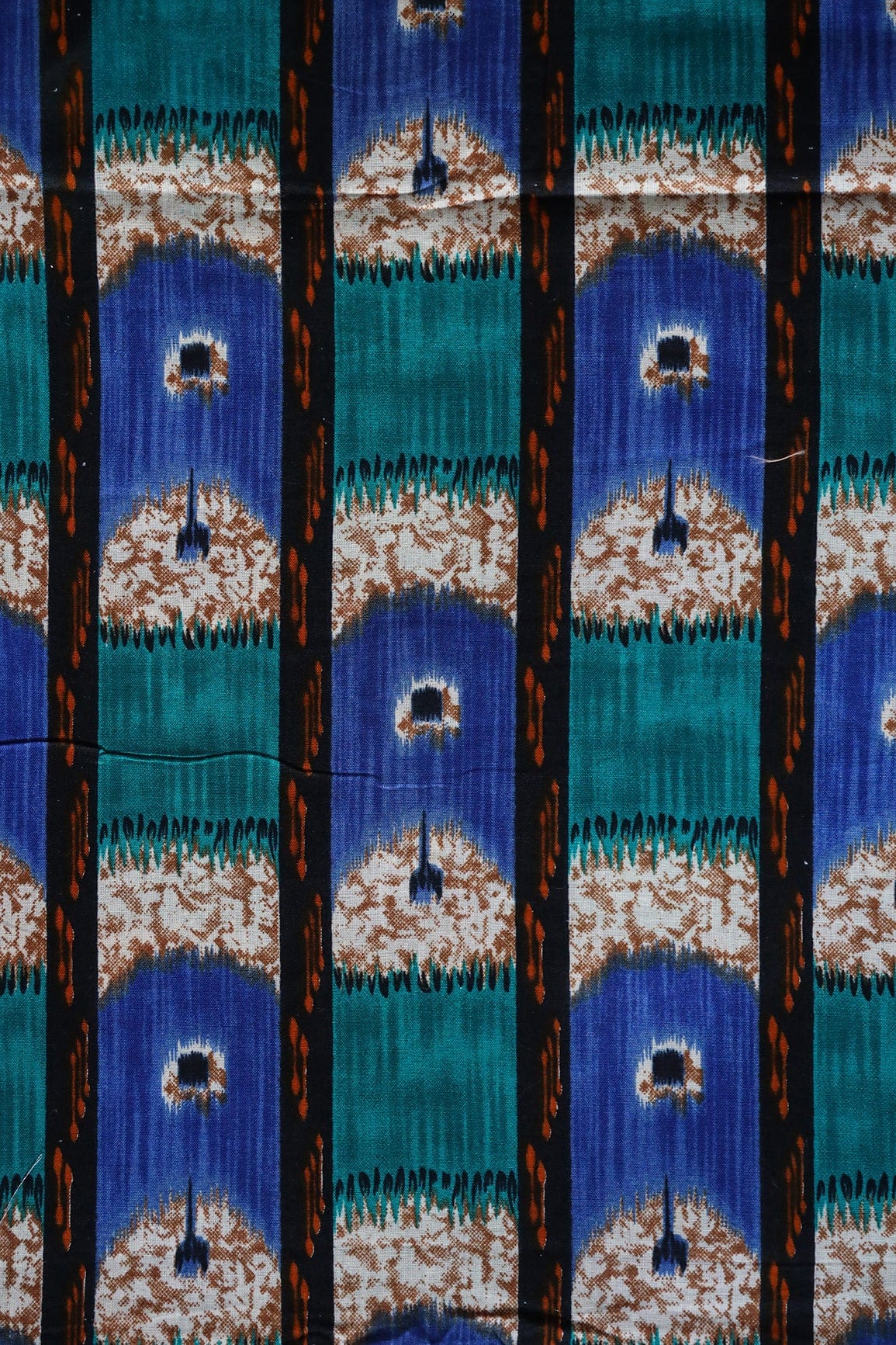 doeraa Prints Blue And Teal Geometric Pattern Digital Print On Cotton Fabric
