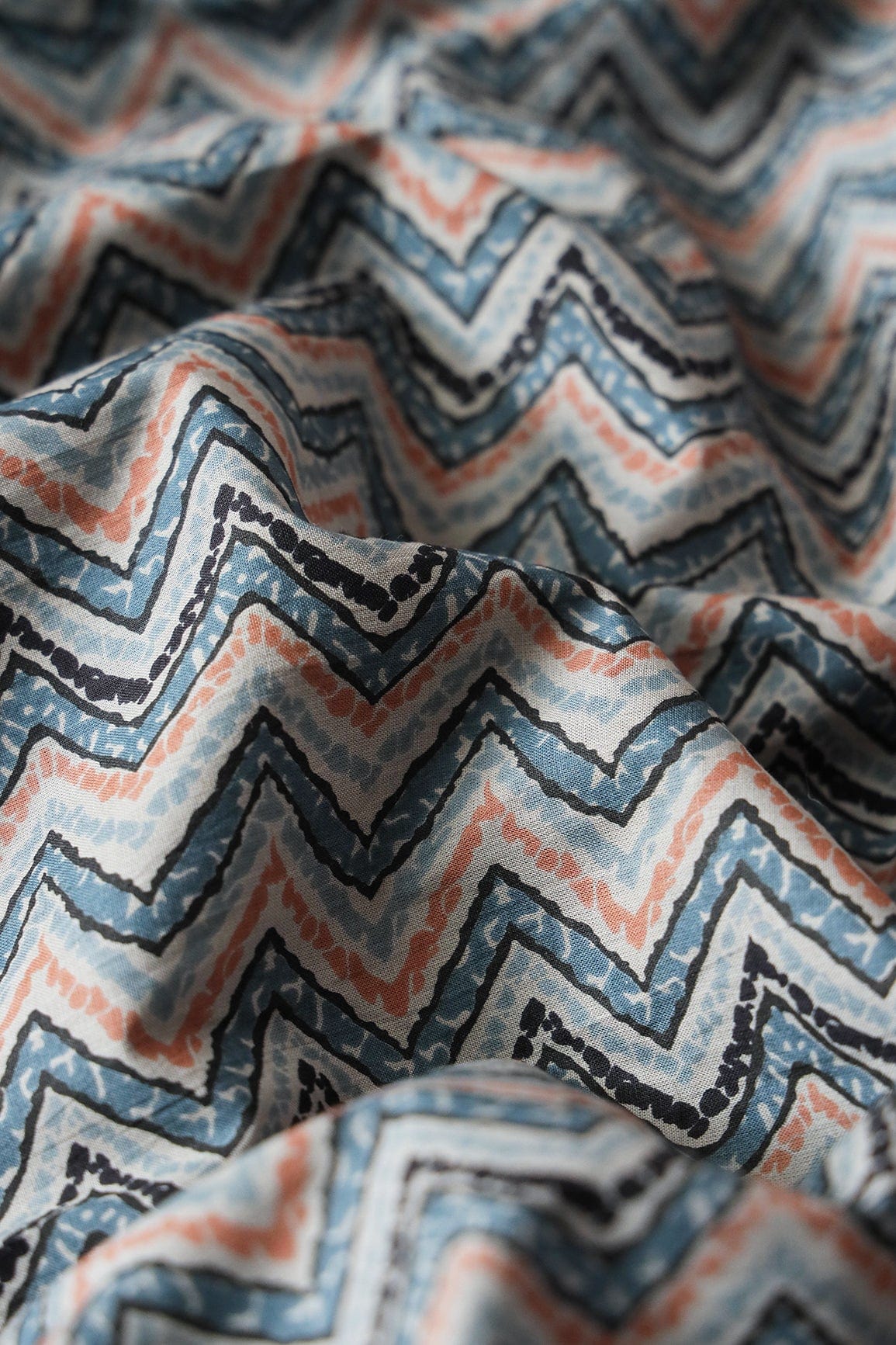 doeraa Prints Grey And Black Chevron Print On Pure Cotton Fabric