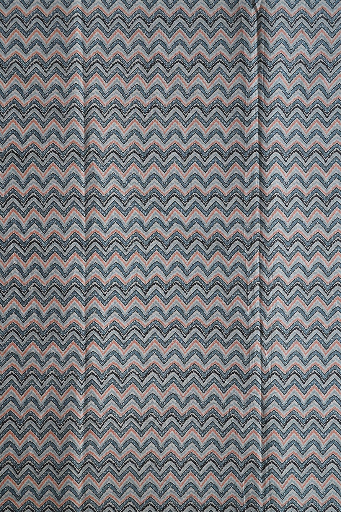 doeraa Prints Grey And Black Chevron Print On Pure Cotton Fabric