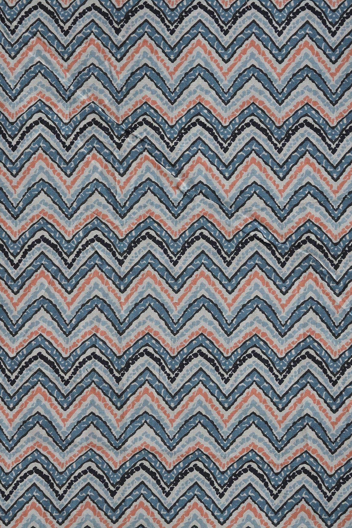 doeraa Prints Grey And Black Chevron Print On Pure Cotton Fabric