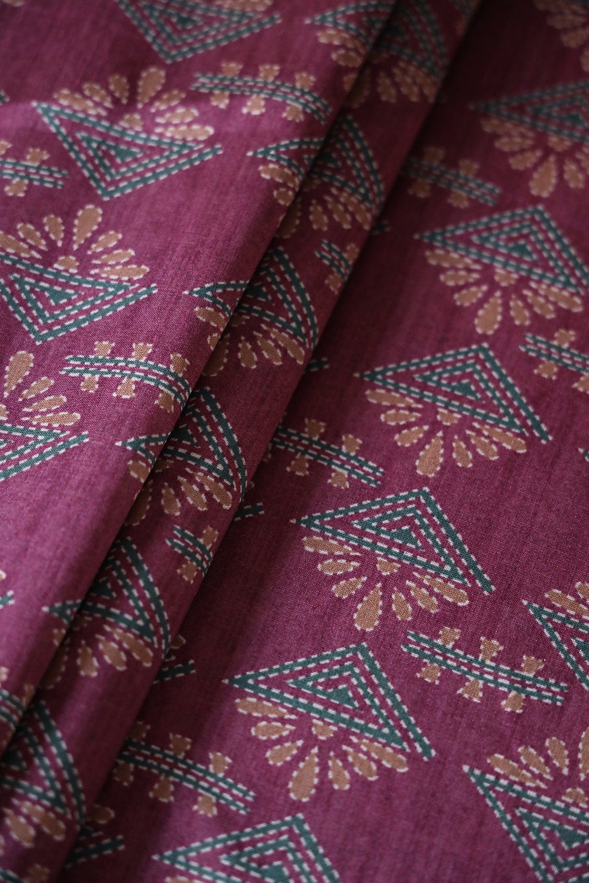 doeraa Prints Wine Geometric Pattern Digital Print On Mulberry Silk Fabric With Border
