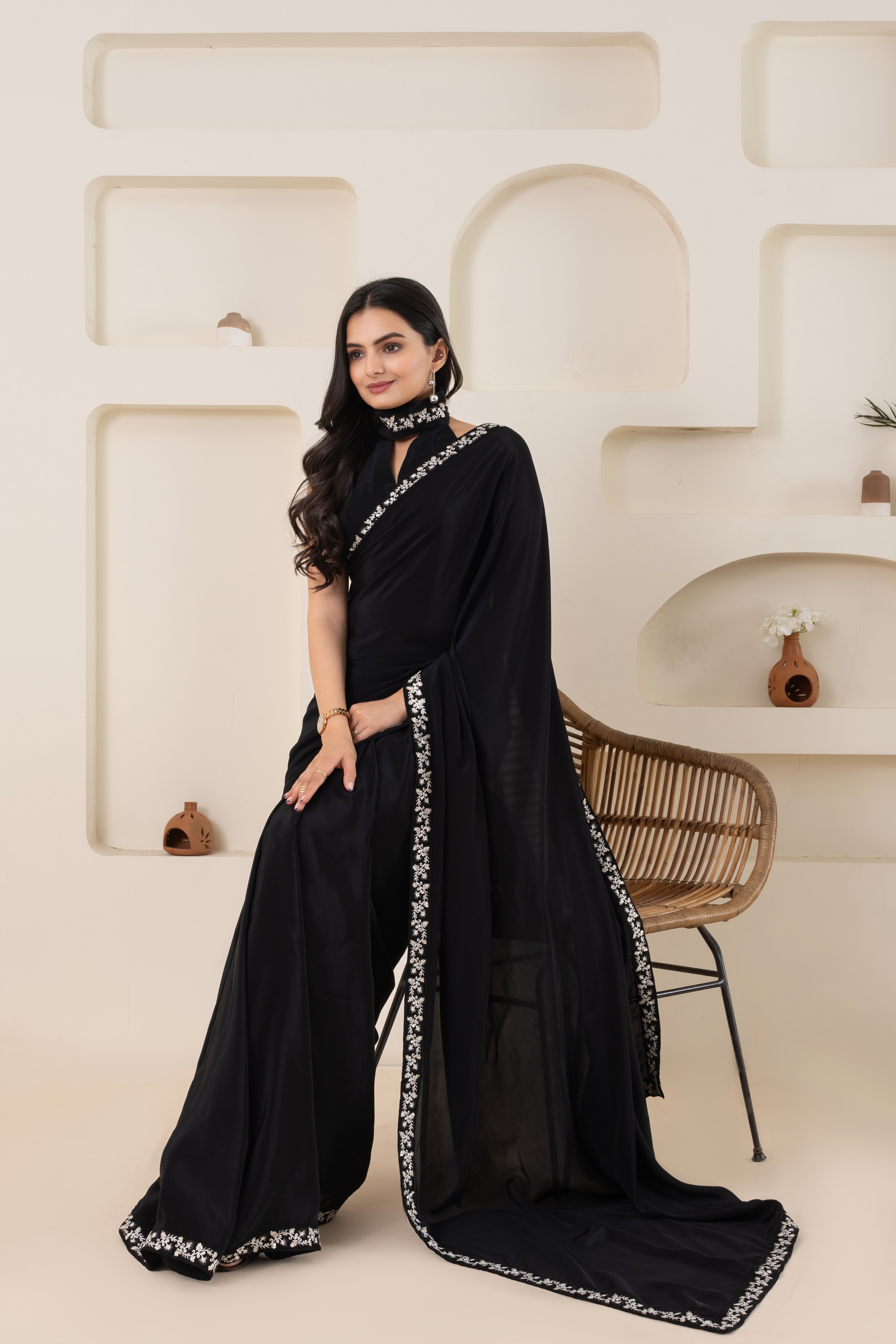 Black Pure Viscose Crepe Saree Set With Border (Saree With Blouse Piece)