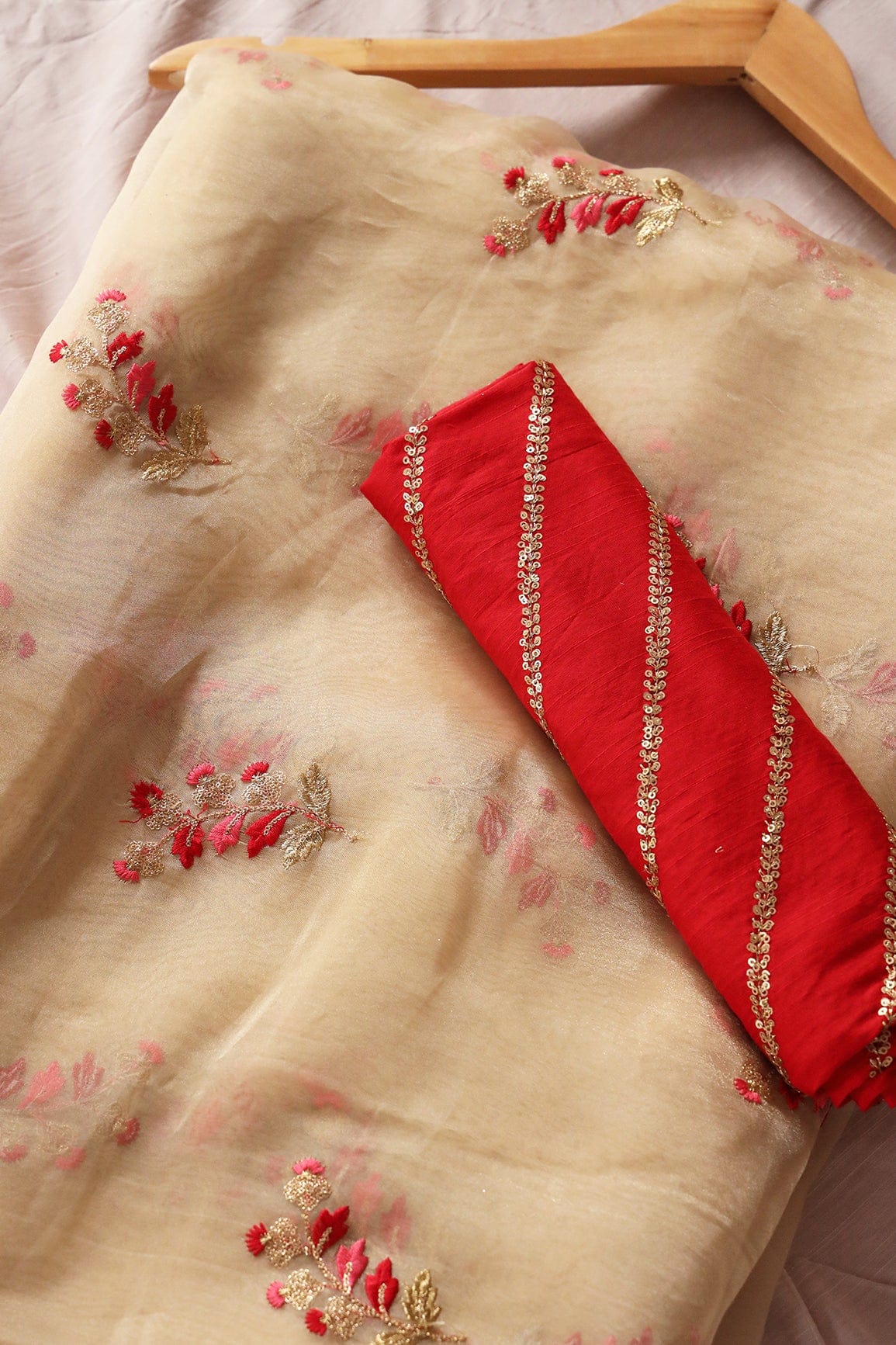 Beige And Red Saree set (2 Piece) - doeraa