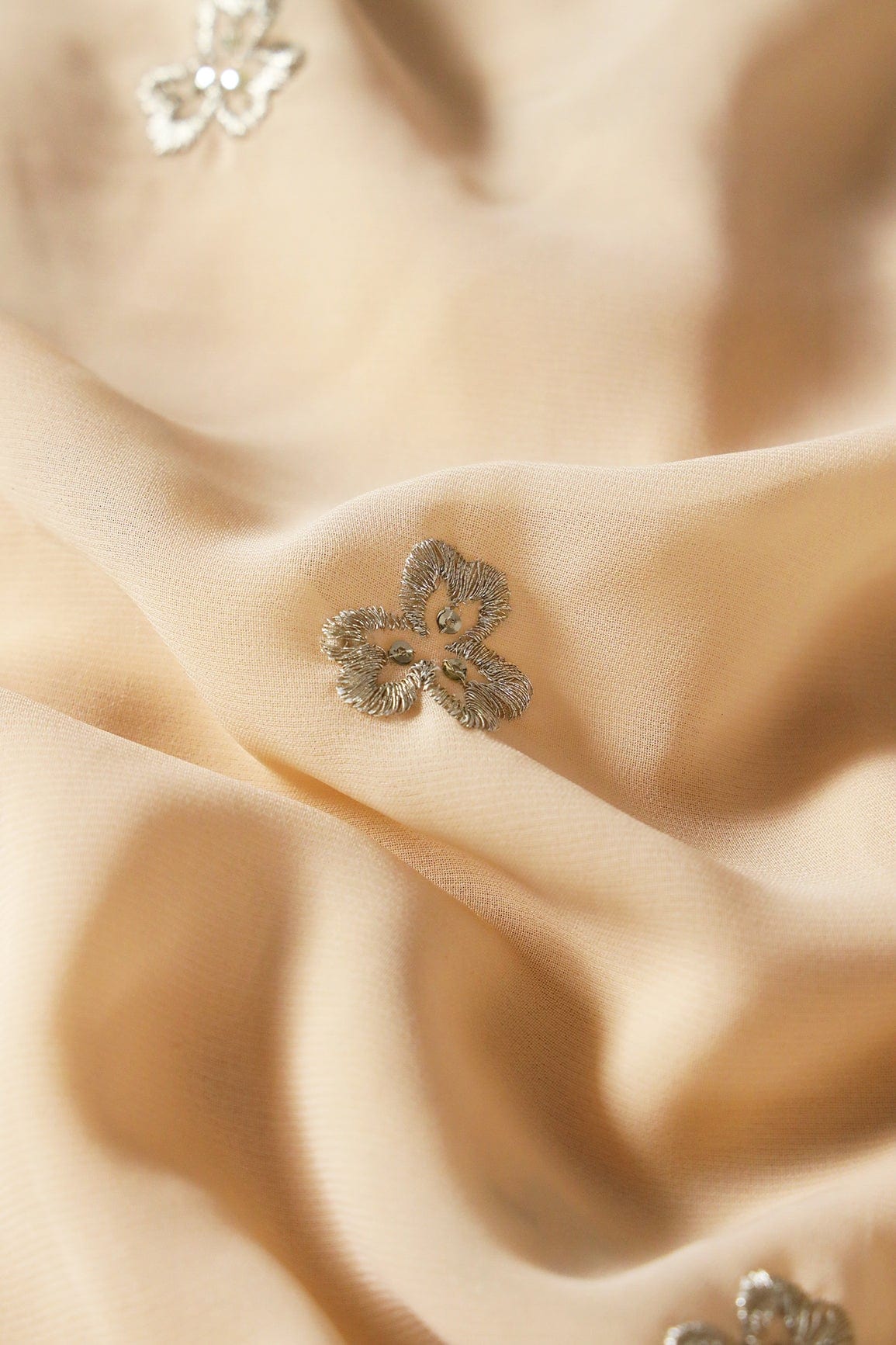 Big Width''56'' Silver Zari Leafy Embroidery Work On Beige Georgette Fabric With Border - doeraa