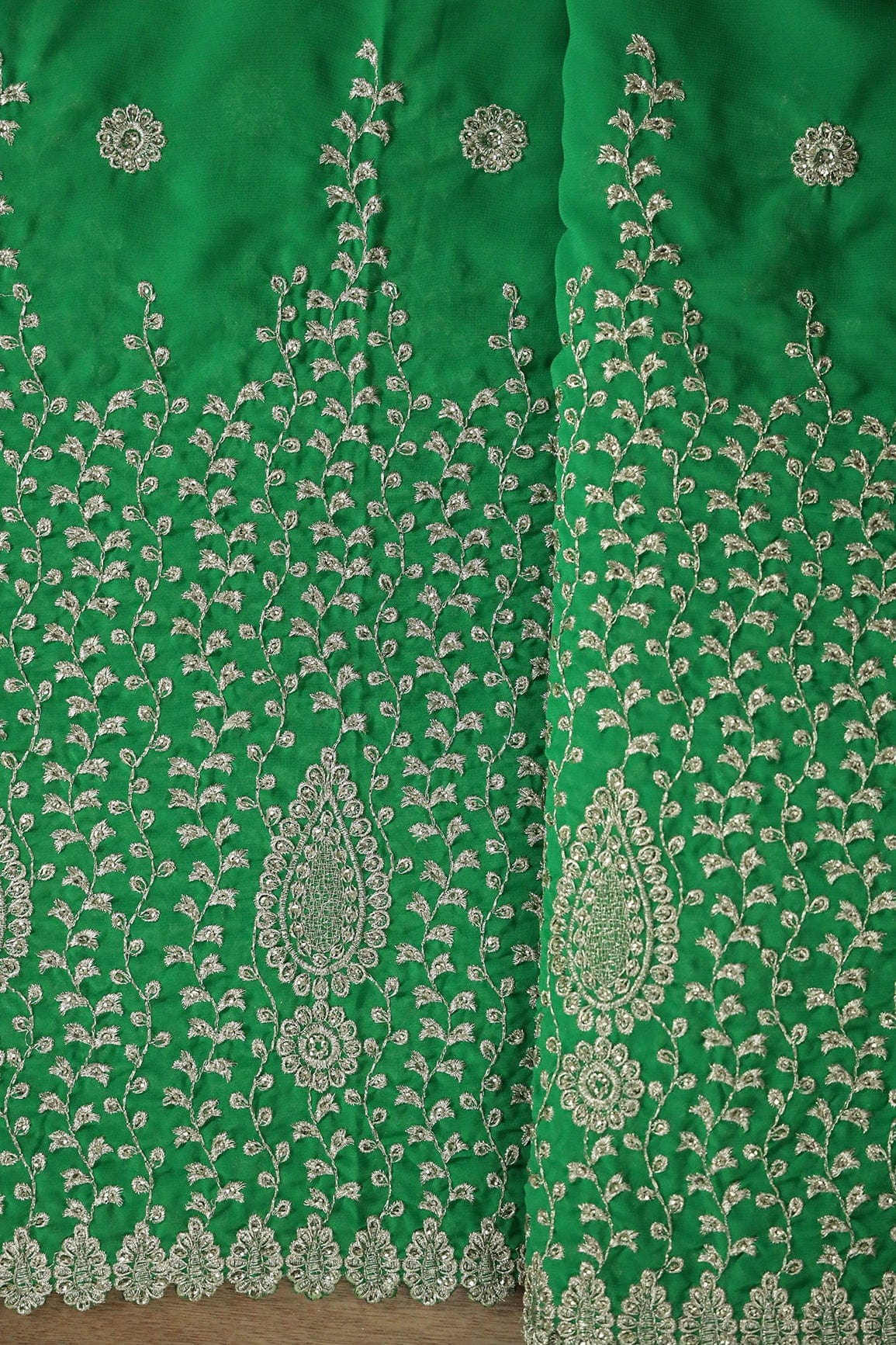 Big Width''56'' Silver Zari Leafy Embroidery Work On Green Georgette Fabric With Border - doeraa