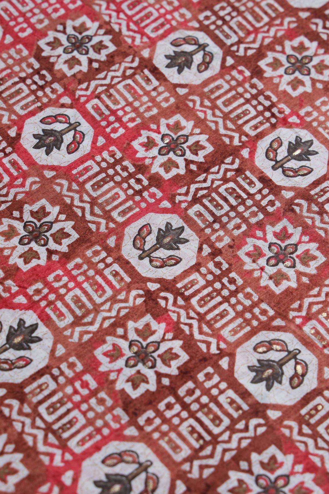 Brown And White Color Geometric Foil Print On Pure Mul Cotton Fabric - doeraa