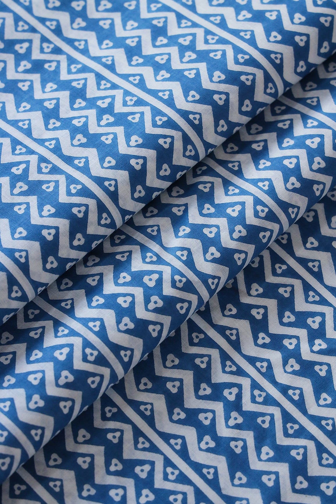 Cobalt Blue And White Chevron Pattern Print On Pure Cotton Fabric - doeraa