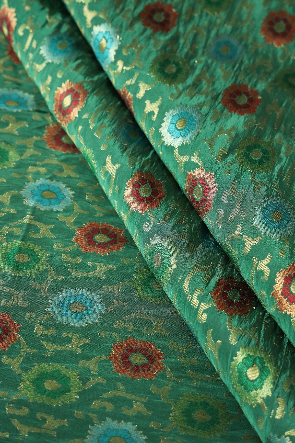 Green And Red Floral Pure Kashmiri Silk Gold Zari Banarasi Jacquard Fabric - doeraa