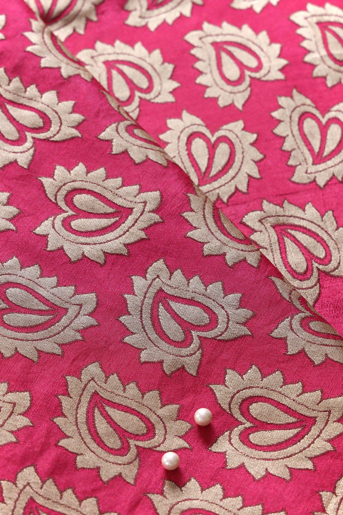 Leafy Fuchsia Double Cloth Jacquard Banarasi Fabric - doeraa