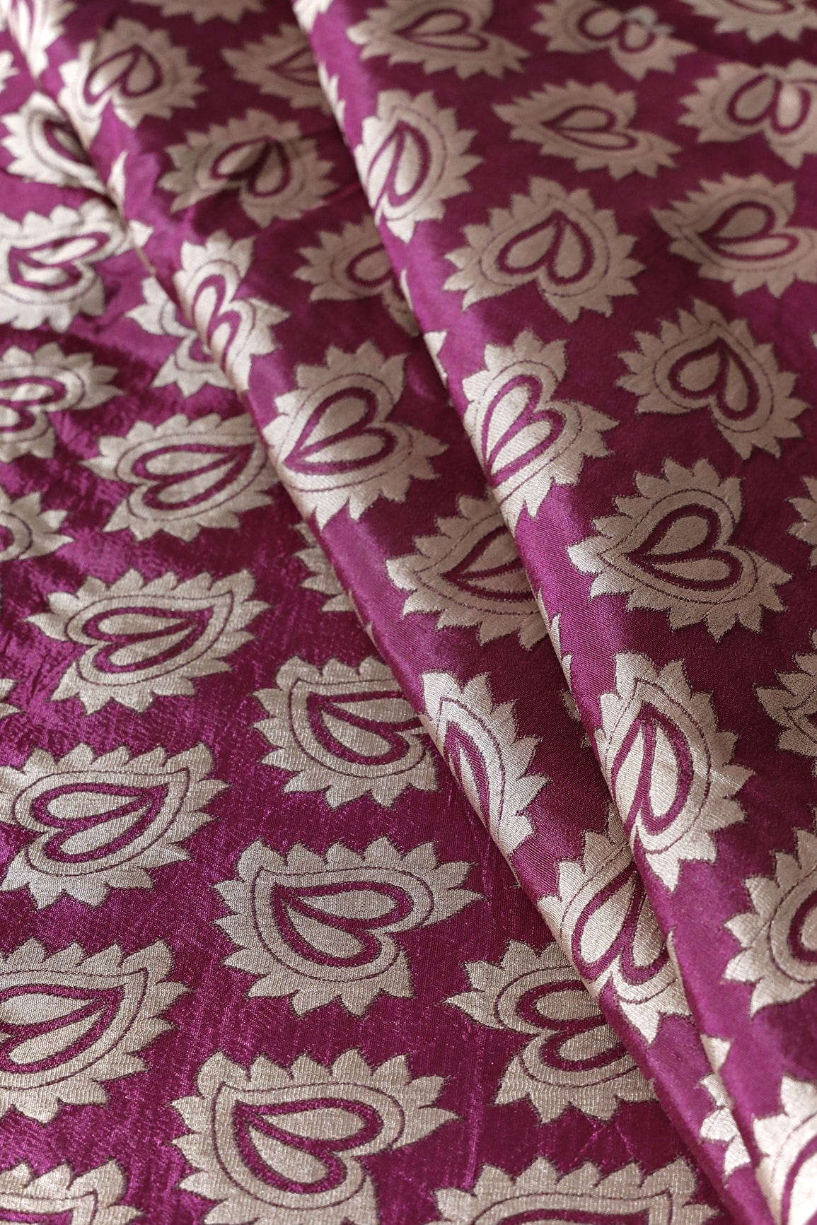 Leafy Magenta Double Cloth Jacquard Banarasi Fabric - doeraa