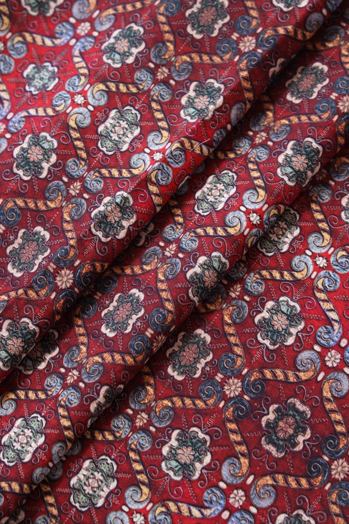 Maroon Trellis Pattern Digital Print On Mix Polyester Fabric - doeraa