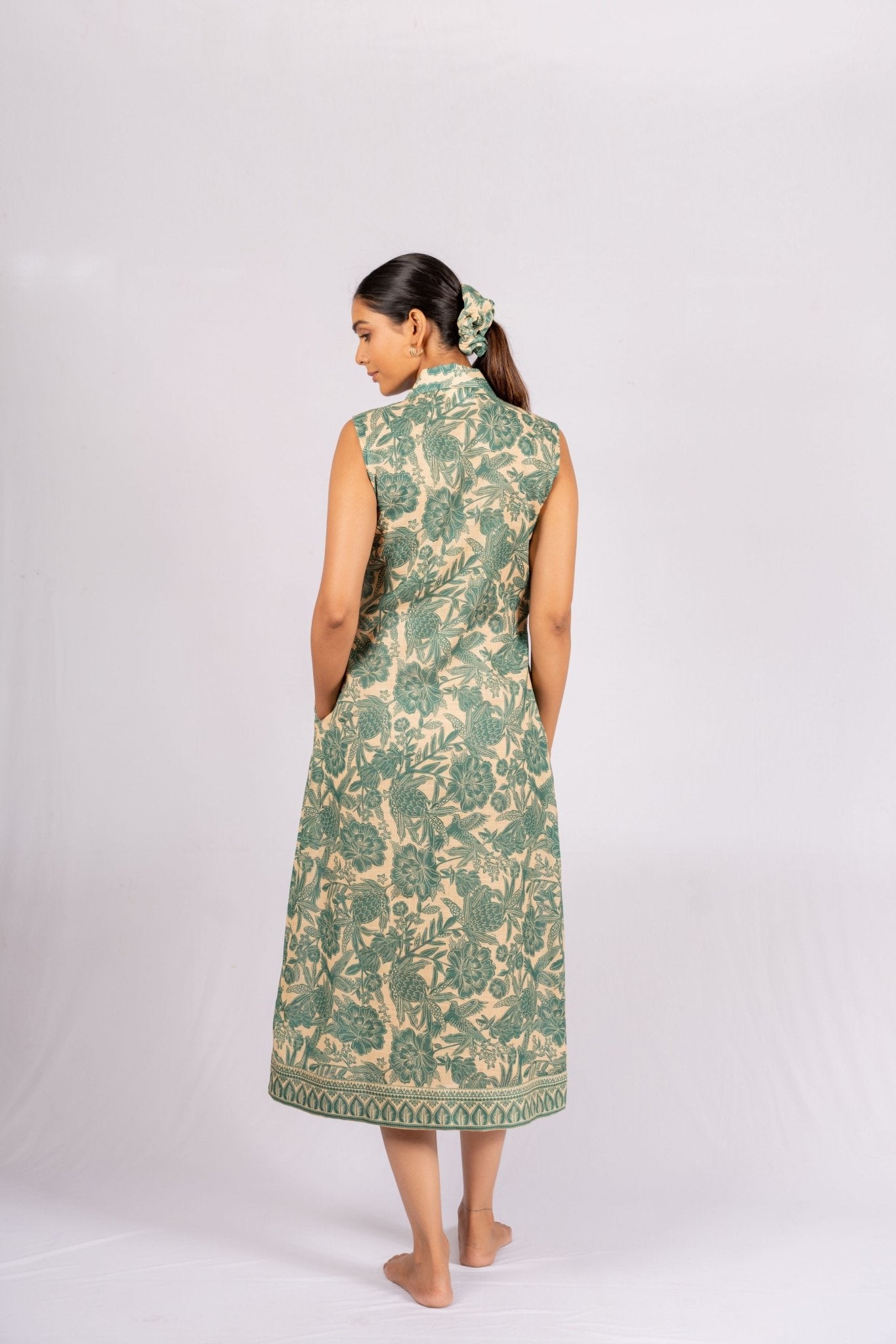 Peony Cream Linen Sleeveless Dress with Wooden Buttons - doeraa