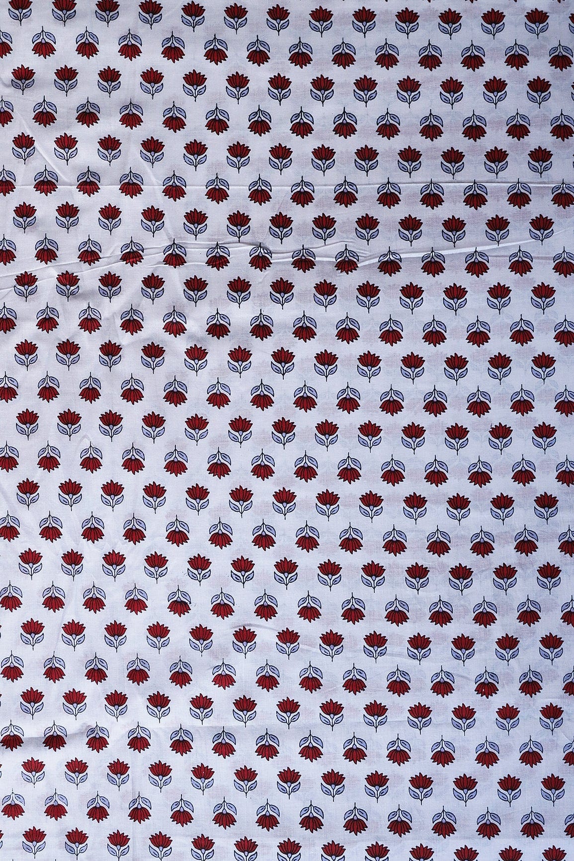 doeraa Prints Red Floral Pattern Print On White Pure Cotton Fabric